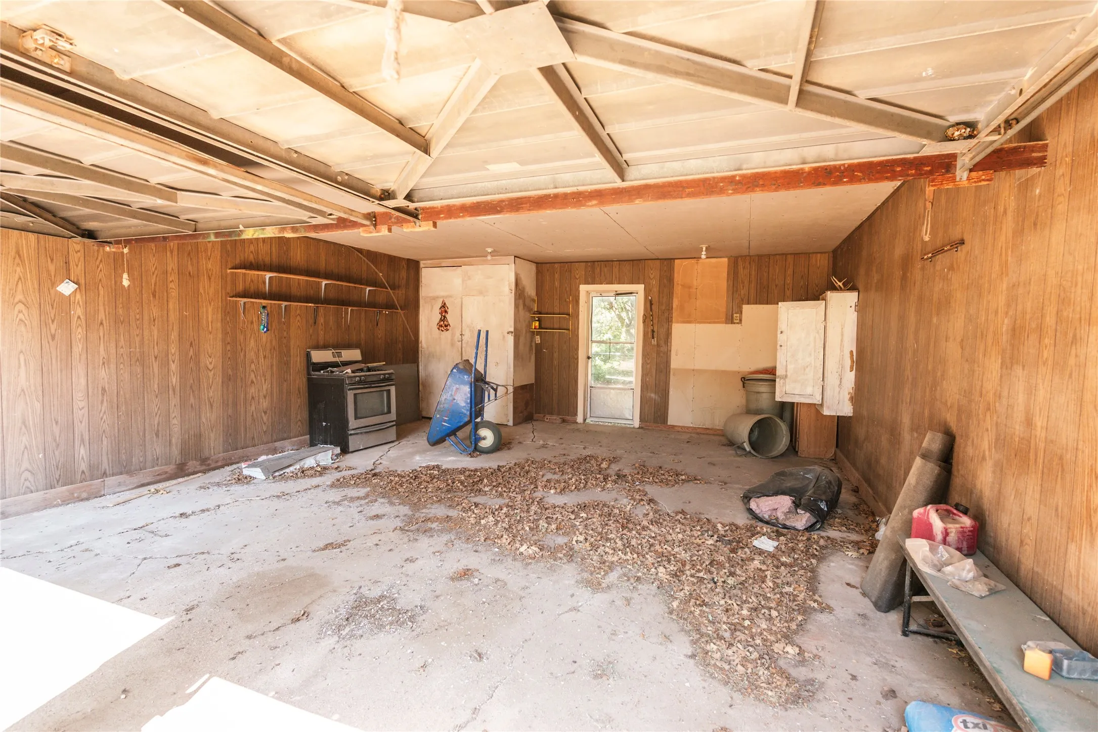 Single Family Residence For Sale in Montague County , 304 Jack Grace Hill Road, Bowie, Texas 76230, 3 Bedroom, 1 Bathroom, 2 Garage spaces, 1,416 Sqft, built in 1940, mls#21326420, Real Estate Agent in Bowie, Homes For Sale in Montague county, Homes For Sale in Bowie, Realtor in Bowie Texas, Real Estate Brokerage Independent Realty Texas, Luminita Cordes Realtor