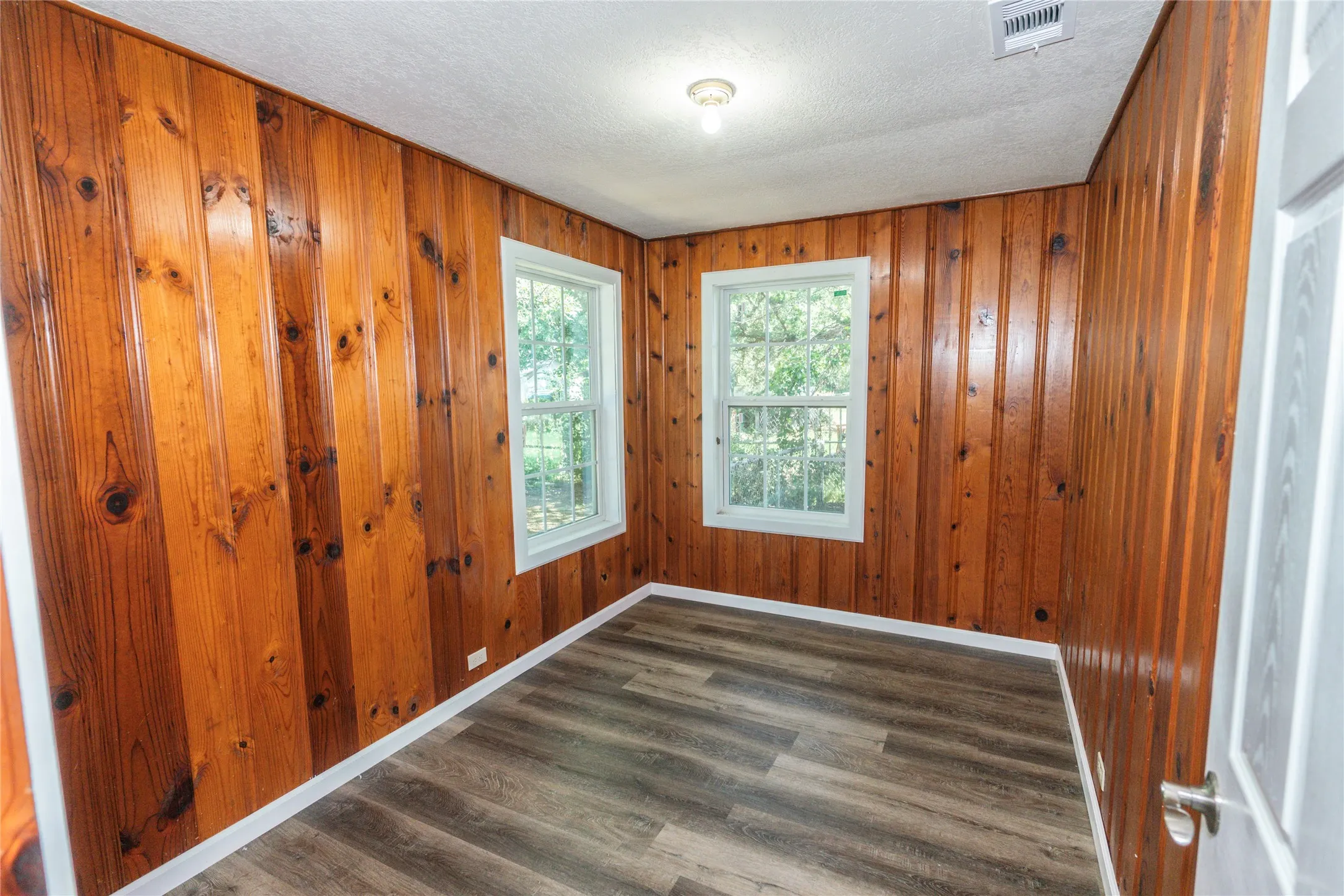 Single Family Residence For Sale in Montague County , 304 Jack Grace Hill Road, Bowie, Texas 76230, 3 Bedroom, 1 Bathroom, 2 Garage spaces, 1,416 Sqft, built in 1940, mls#21326420, Real Estate Agent in Bowie, Homes For Sale in Montague county, Homes For Sale in Bowie, Realtor in Bowie Texas, Real Estate Brokerage Independent Realty Texas, Luminita Cordes Realtor