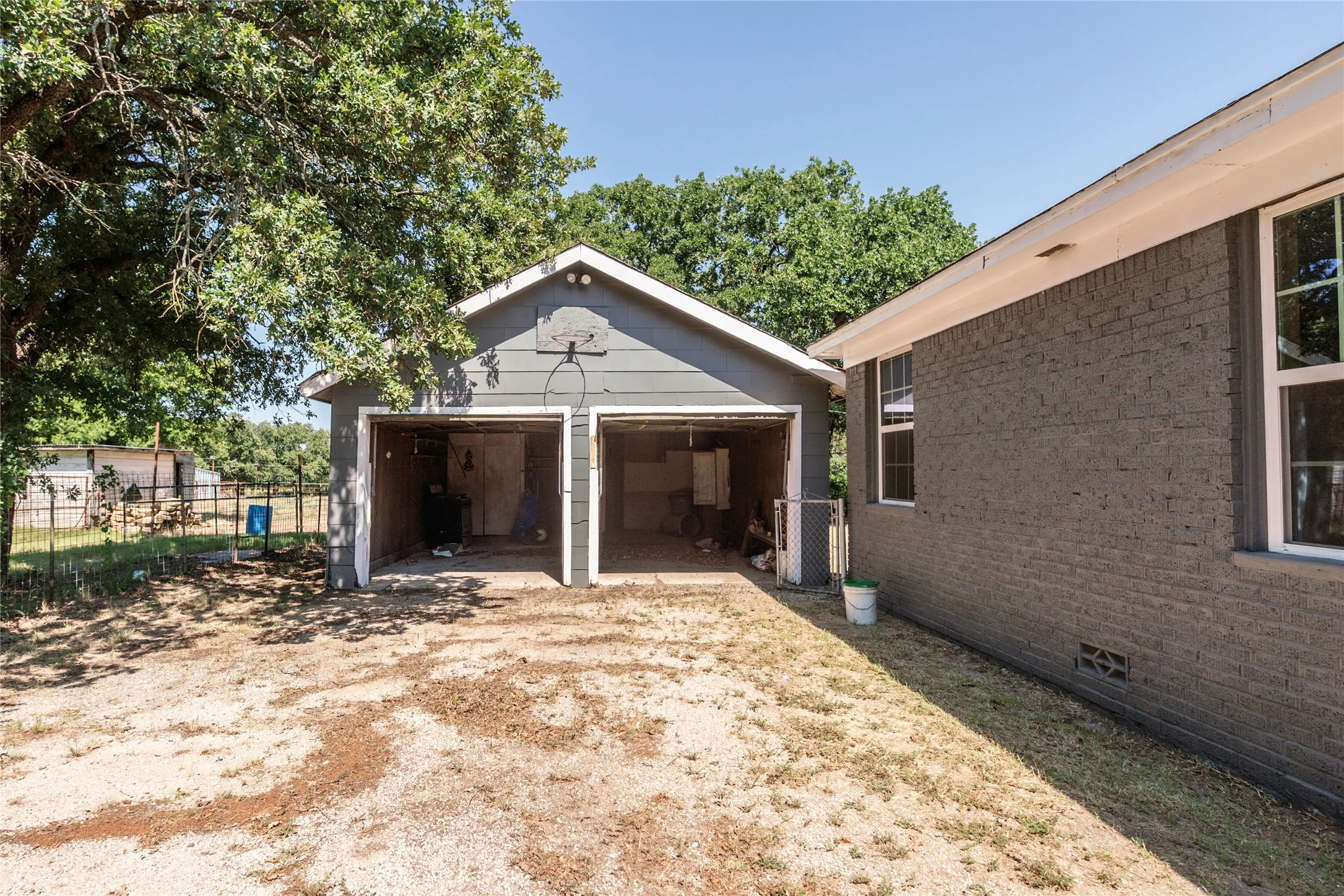 Single Family Residence For Sale in Montague County , 304 Jack Grace Hill Road, Bowie, Texas 76230, 3 Bedroom, 1 Bathroom, 2 Garage spaces, 1,416 Sqft, built in 1940, mls#21326420, Real Estate Agent in Bowie, Homes For Sale in Montague county, Homes For Sale in Bowie, Realtor in Bowie Texas, Real Estate Brokerage Independent Realty Texas, Luminita Cordes Realtor