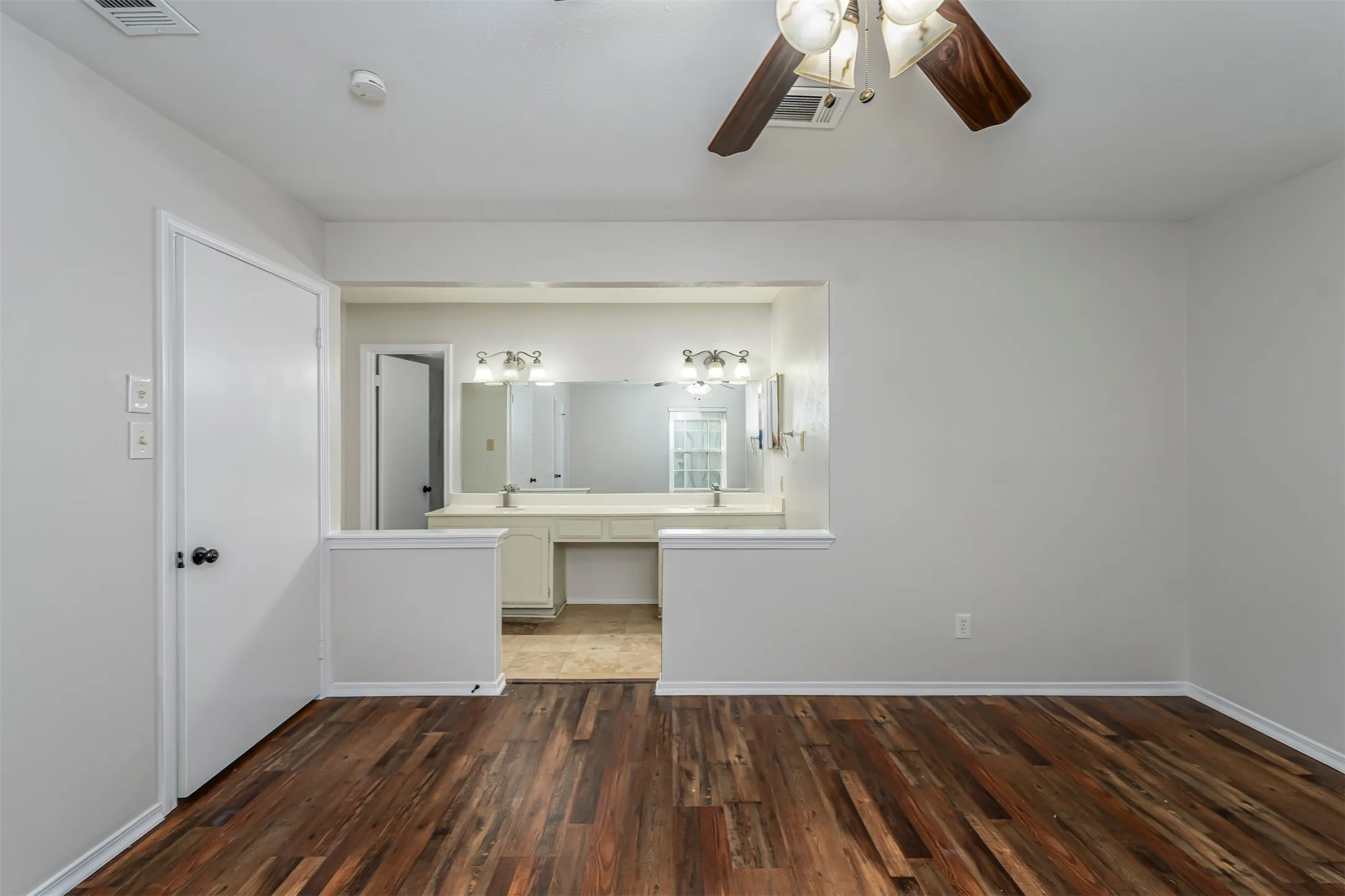 Single Family Residence For Sale in Dallas County , 128 Kingsbridge Drive, Garland, Texas 75040, 3 Bedroom, 2 Bathroom, 2 Garage spaces, 1,419 Sqft, built in 1984, mls#21326356, Real Estate Agent in Garland, Homes For Sale in Dallas county, Homes For Sale in Garland, Realtor in Garland Texas, Real Estate Brokerage Independent Realty Texas, Luminita Cordes Realtor