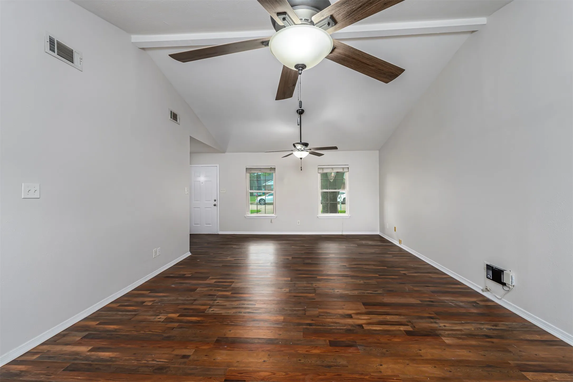 Single Family Residence For Sale in Dallas County , 128 Kingsbridge Drive, Garland, Texas 75040, 3 Bedroom, 2 Bathroom, 2 Garage spaces, 1,419 Sqft, built in 1984, mls#21326356, Real Estate Agent in Garland, Homes For Sale in Dallas county, Homes For Sale in Garland, Realtor in Garland Texas, Real Estate Brokerage Independent Realty Texas, Luminita Cordes Realtor