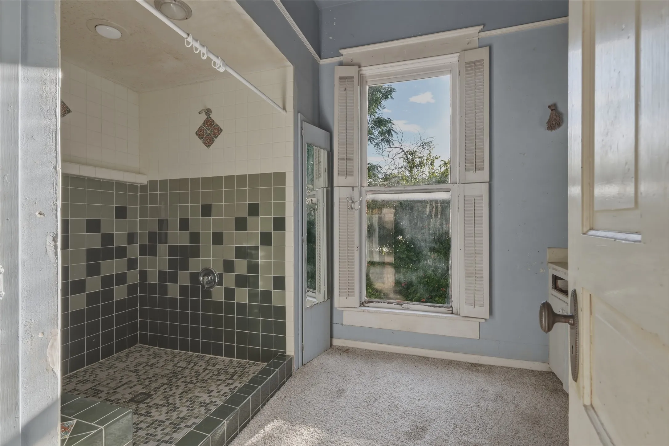 Single Family Residence For Sale in Hood County , 221 E Bridge Street, Granbury, Texas 76048, 4 Bedroom, 3 Bathroom, Garage spaces, 3,548 Sqft, built in 1904, mls#21326107, Real Estate Agent in Granbury, Homes For Sale in Hood county, Homes For Sale in Granbury, Realtor in Granbury Texas, Real Estate Brokerage Independent Realty Texas, Luminita Cordes Realtor
