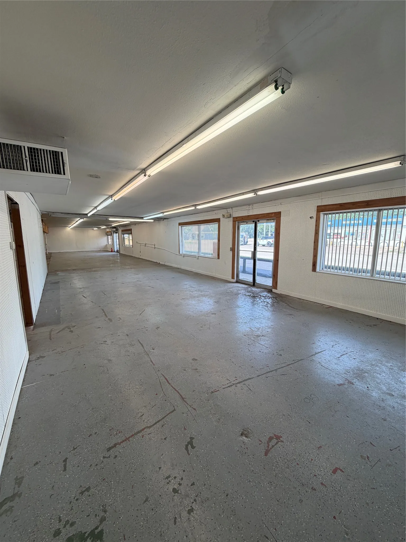 Retail For Sale in Collin County , 1010 N Tennessee Street, Mc Kinney, Texas 75069, 0, 0, Garage spaces, 0 Sqft, built in 1958, mls#21326446, Real Estate Agent in Mc Kinney, Homes For Sale in Collin county, Homes For Sale in Mc Kinney, Realtor in Mc Kinney Texas, Real Estate Brokerage Independent Realty Texas, Luminita Cordes Realtor