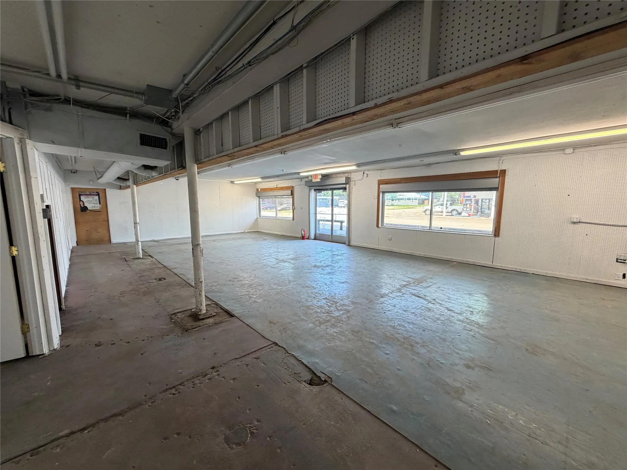 Retail For Sale in Collin County , 1010 N Tennessee Street, Mc Kinney, Texas 75069, 0, 0, Garage spaces, 0 Sqft, built in 1958, mls#21326446, Real Estate Agent in Mc Kinney, Homes For Sale in Collin county, Homes For Sale in Mc Kinney, Realtor in Mc Kinney Texas, Real Estate Brokerage Independent Realty Texas, Luminita Cordes Realtor