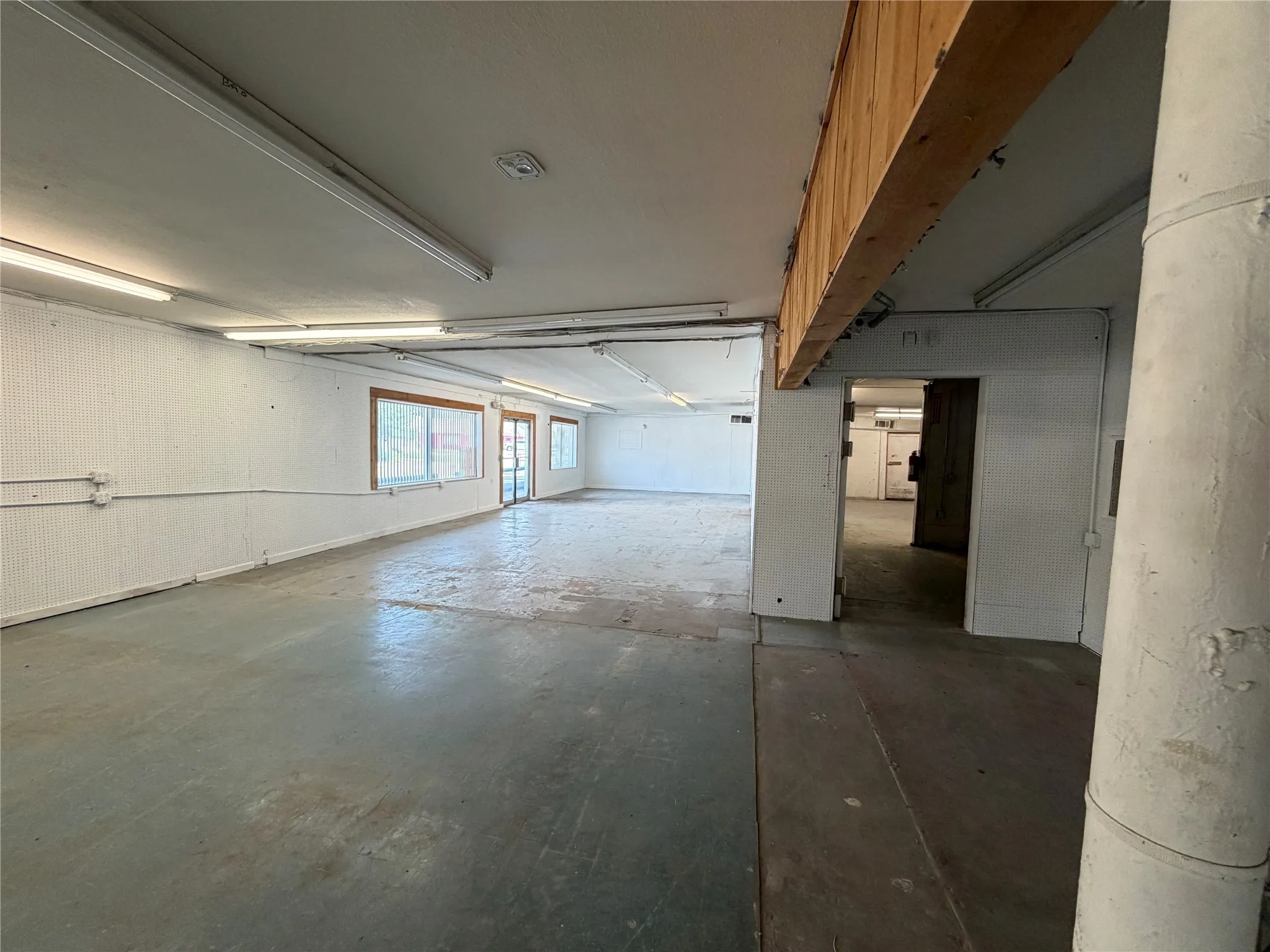 Retail For Sale in Collin County , 1010 N Tennessee Street, Mc Kinney, Texas 75069, 0, 0, Garage spaces, 0 Sqft, built in 1958, mls#21326446, Real Estate Agent in Mc Kinney, Homes For Sale in Collin county, Homes For Sale in Mc Kinney, Realtor in Mc Kinney Texas, Real Estate Brokerage Independent Realty Texas, Luminita Cordes Realtor