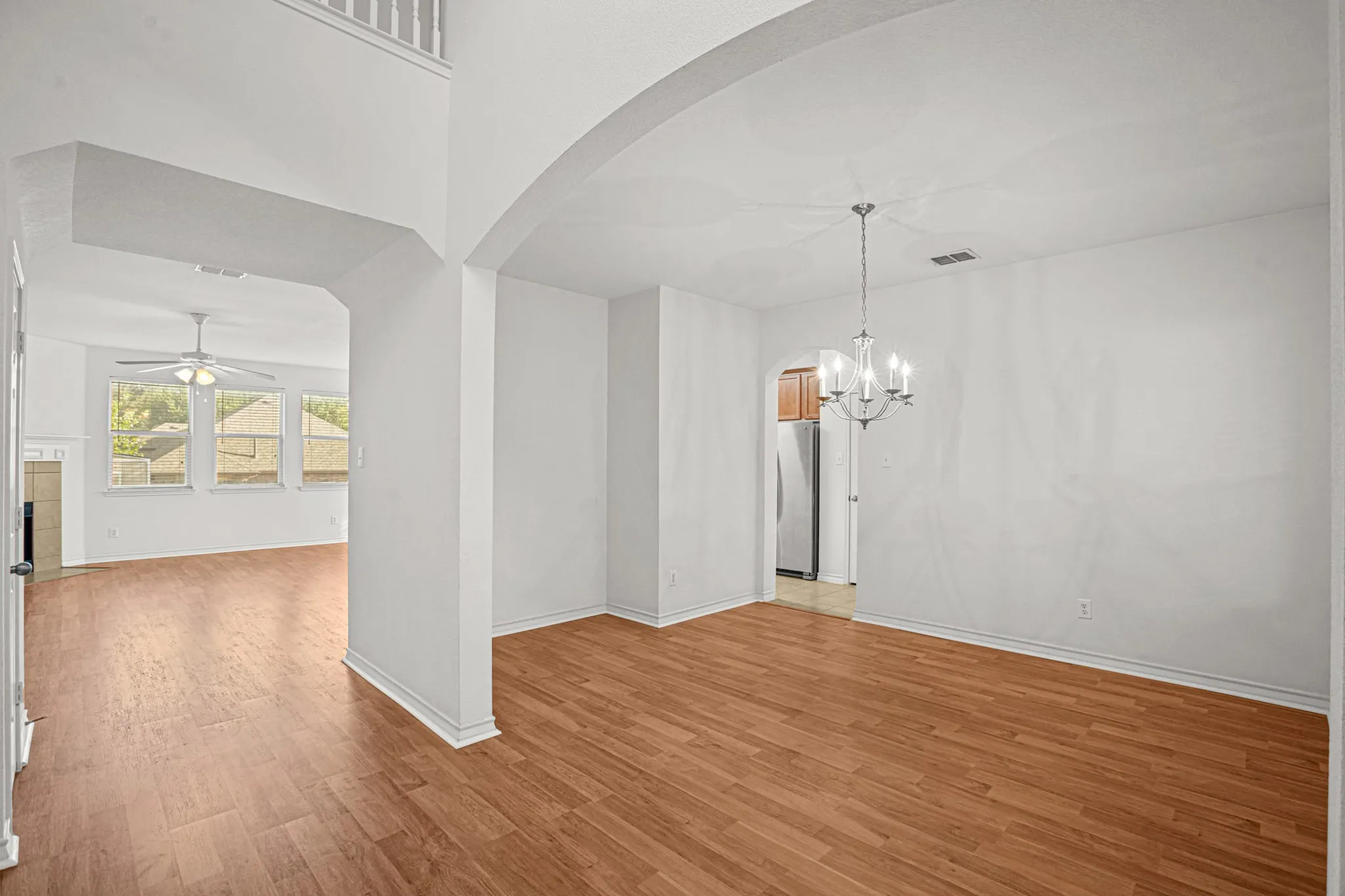 Single Family Residence For Sale in Tarrant County , 600 Beeman Drive, Arlington, Texas 76002, 4 Bedroom, 3 Bathroom, 2 Garage spaces, 2,751 Sqft, built in 2005, mls#21322601, Real Estate Agent in Arlington, Homes For Sale in Tarrant county, Homes For Sale in Arlington, Realtor in Arlington Texas, Real Estate Brokerage Independent Realty Texas, Luminita Cordes Realtor