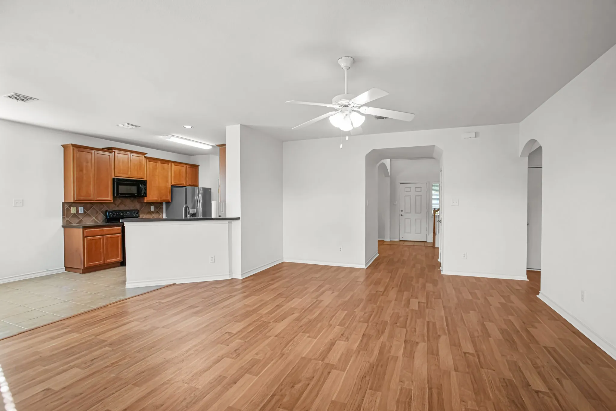 Single Family Residence For Sale in Tarrant County , 600 Beeman Drive, Arlington, Texas 76002, 4 Bedroom, 3 Bathroom, 2 Garage spaces, 2,751 Sqft, built in 2005, mls#21322601, Real Estate Agent in Arlington, Homes For Sale in Tarrant county, Homes For Sale in Arlington, Realtor in Arlington Texas, Real Estate Brokerage Independent Realty Texas, Luminita Cordes Realtor