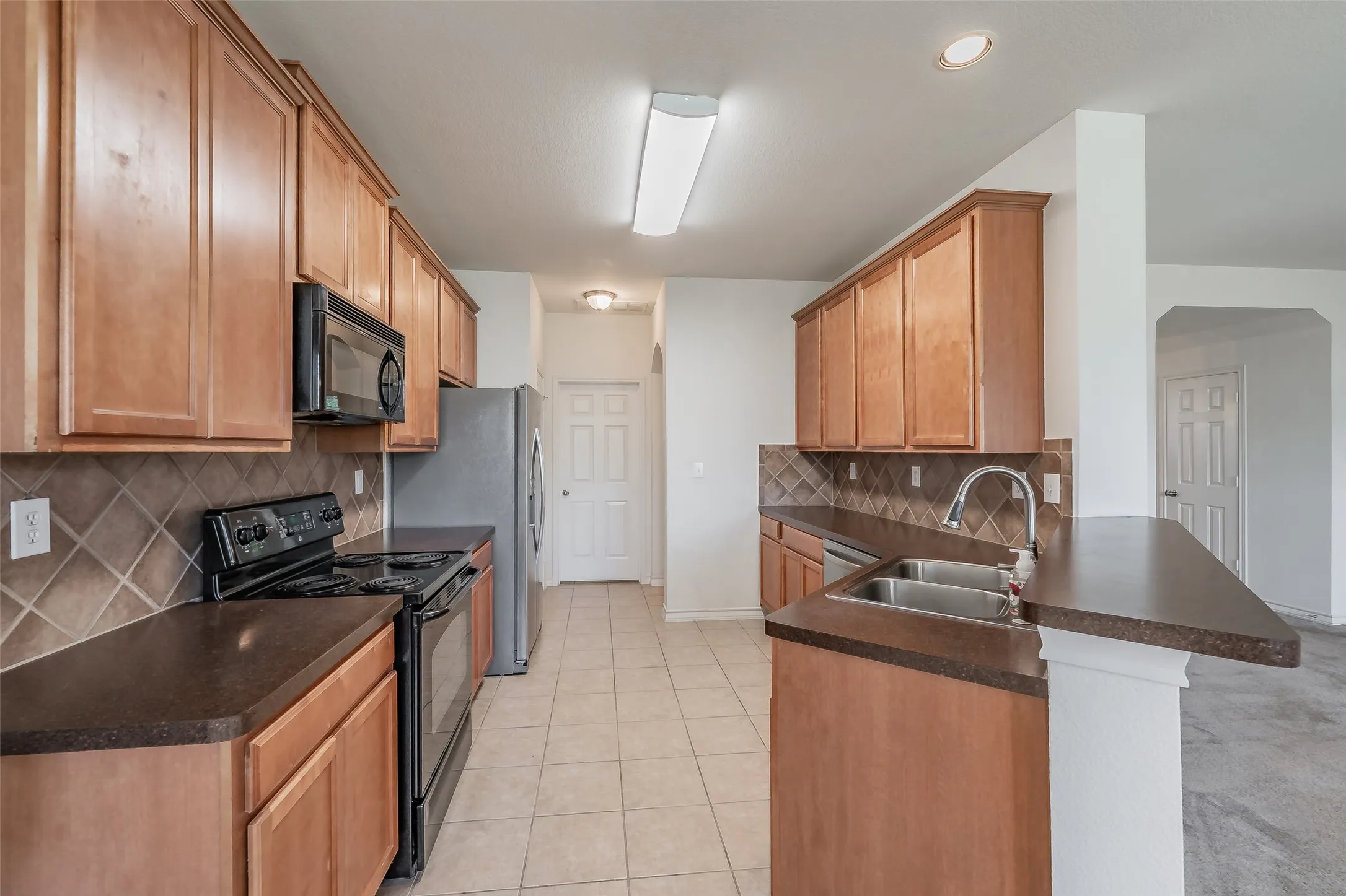 Single Family Residence For Sale in Tarrant County , 600 Beeman Drive, Arlington, Texas 76002, 4 Bedroom, 3 Bathroom, 2 Garage spaces, 2,751 Sqft, built in 2005, mls#21322601, Real Estate Agent in Arlington, Homes For Sale in Tarrant county, Homes For Sale in Arlington, Realtor in Arlington Texas, Real Estate Brokerage Independent Realty Texas, Luminita Cordes Realtor