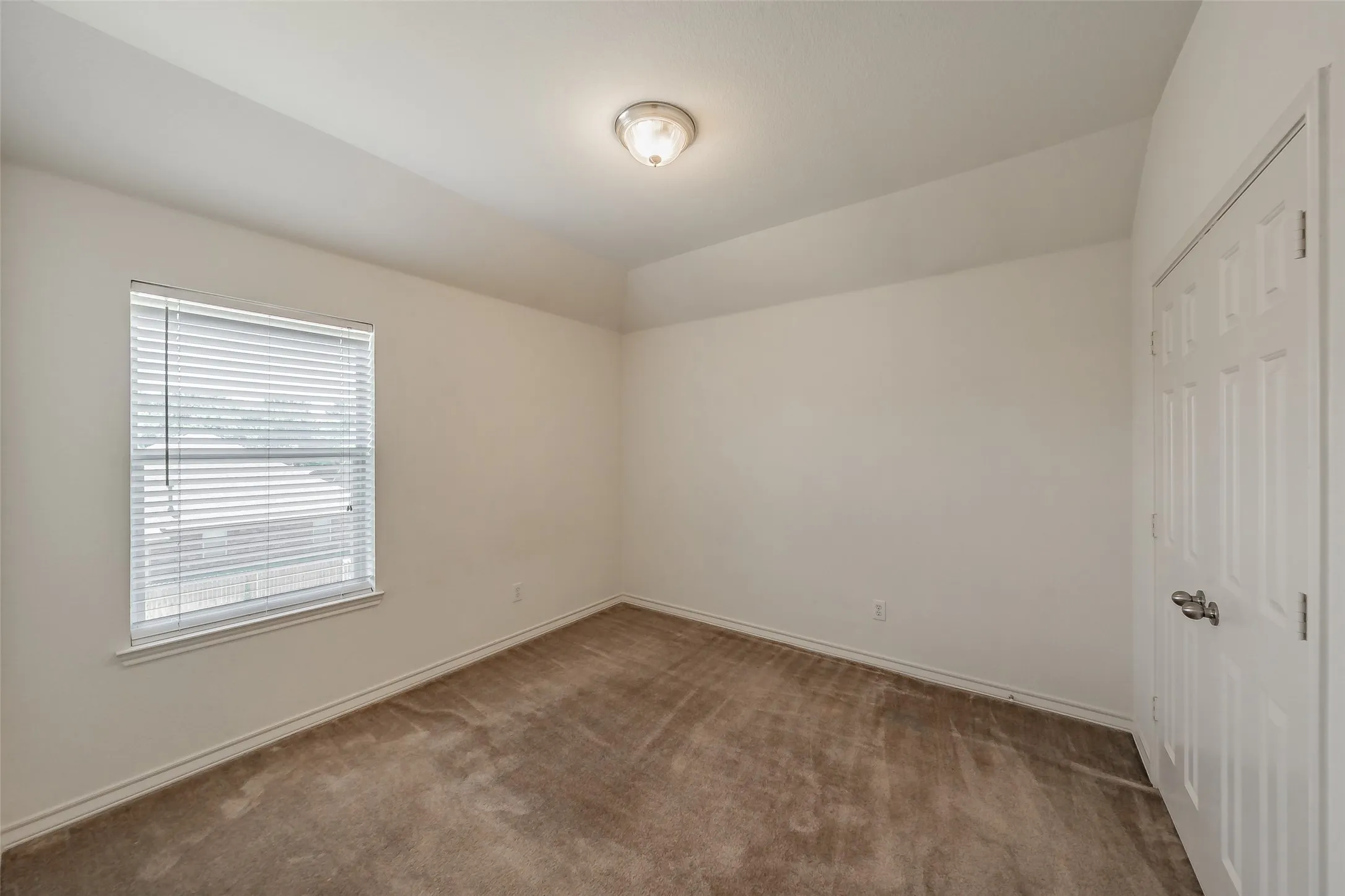 Single Family Residence For Sale in Tarrant County , 600 Beeman Drive, Arlington, Texas 76002, 4 Bedroom, 3 Bathroom, 2 Garage spaces, 2,751 Sqft, built in 2005, mls#21322601, Real Estate Agent in Arlington, Homes For Sale in Tarrant county, Homes For Sale in Arlington, Realtor in Arlington Texas, Real Estate Brokerage Independent Realty Texas, Luminita Cordes Realtor