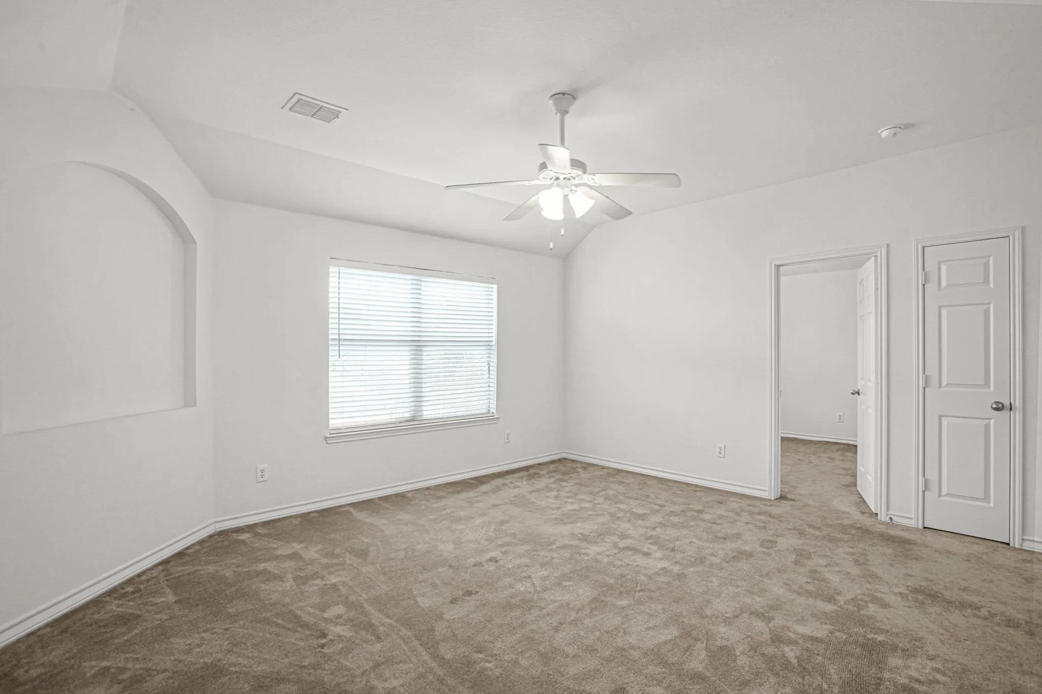 Single Family Residence For Sale in Tarrant County , 600 Beeman Drive, Arlington, Texas 76002, 4 Bedroom, 3 Bathroom, 2 Garage spaces, 2,751 Sqft, built in 2005, mls#21322601, Real Estate Agent in Arlington, Homes For Sale in Tarrant county, Homes For Sale in Arlington, Realtor in Arlington Texas, Real Estate Brokerage Independent Realty Texas, Luminita Cordes Realtor