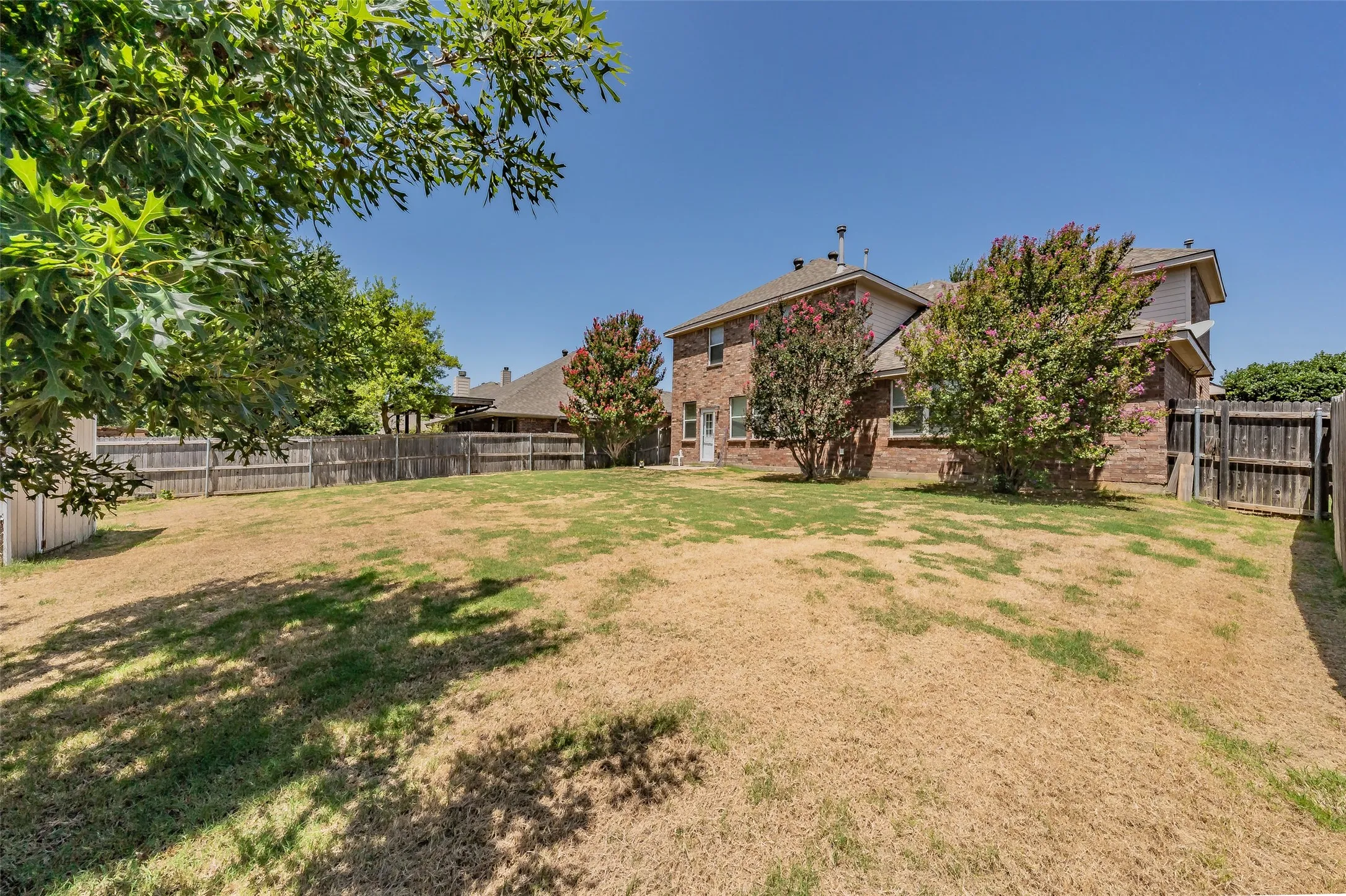 Single Family Residence For Sale in Tarrant County , 600 Beeman Drive, Arlington, Texas 76002, 4 Bedroom, 3 Bathroom, 2 Garage spaces, 2,751 Sqft, built in 2005, mls#21322601, Real Estate Agent in Arlington, Homes For Sale in Tarrant county, Homes For Sale in Arlington, Realtor in Arlington Texas, Real Estate Brokerage Independent Realty Texas, Luminita Cordes Realtor