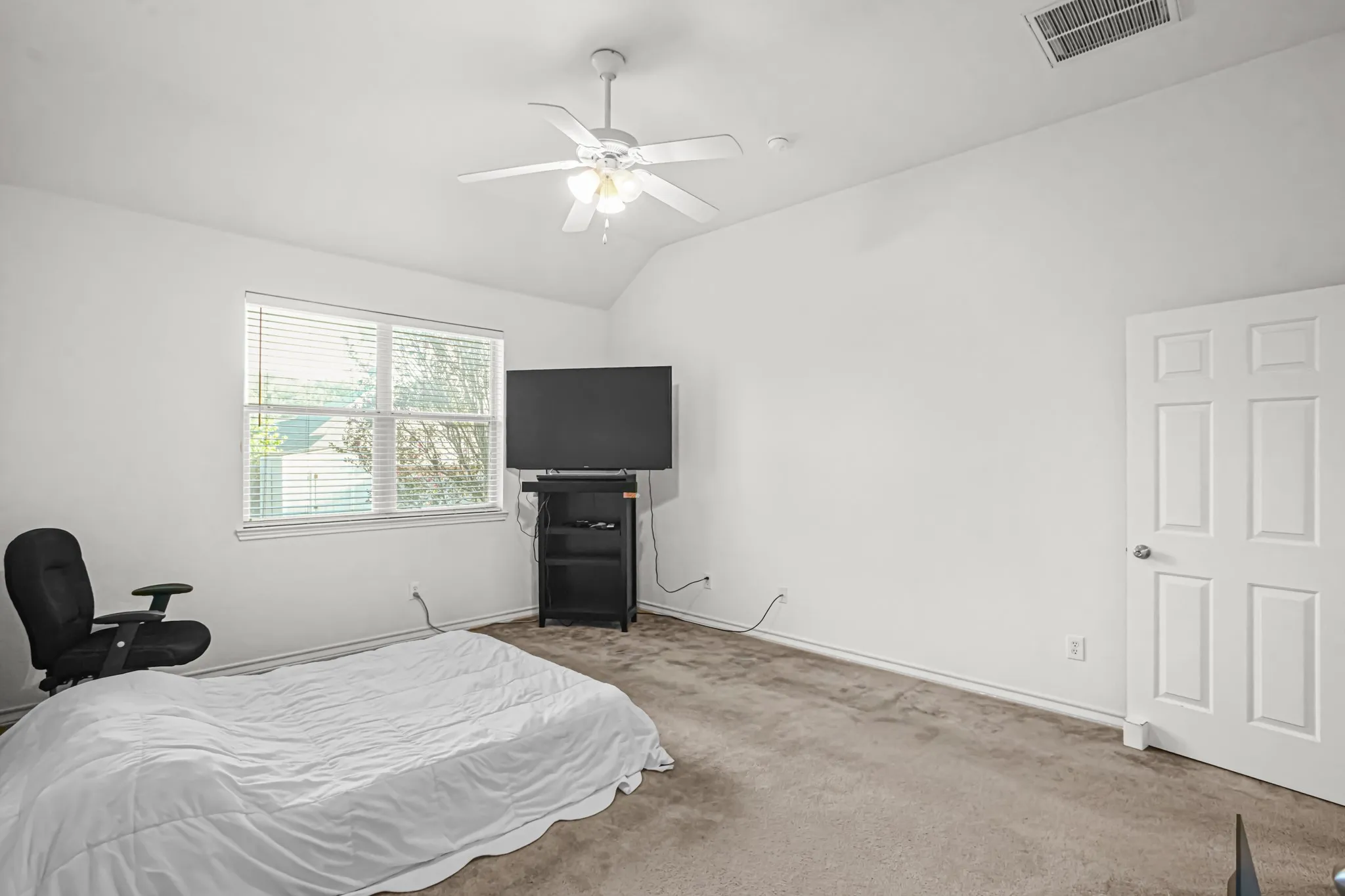 Single Family Residence For Sale in Tarrant County , 600 Beeman Drive, Arlington, Texas 76002, 4 Bedroom, 3 Bathroom, 2 Garage spaces, 2,751 Sqft, built in 2005, mls#21322601, Real Estate Agent in Arlington, Homes For Sale in Tarrant county, Homes For Sale in Arlington, Realtor in Arlington Texas, Real Estate Brokerage Independent Realty Texas, Luminita Cordes Realtor