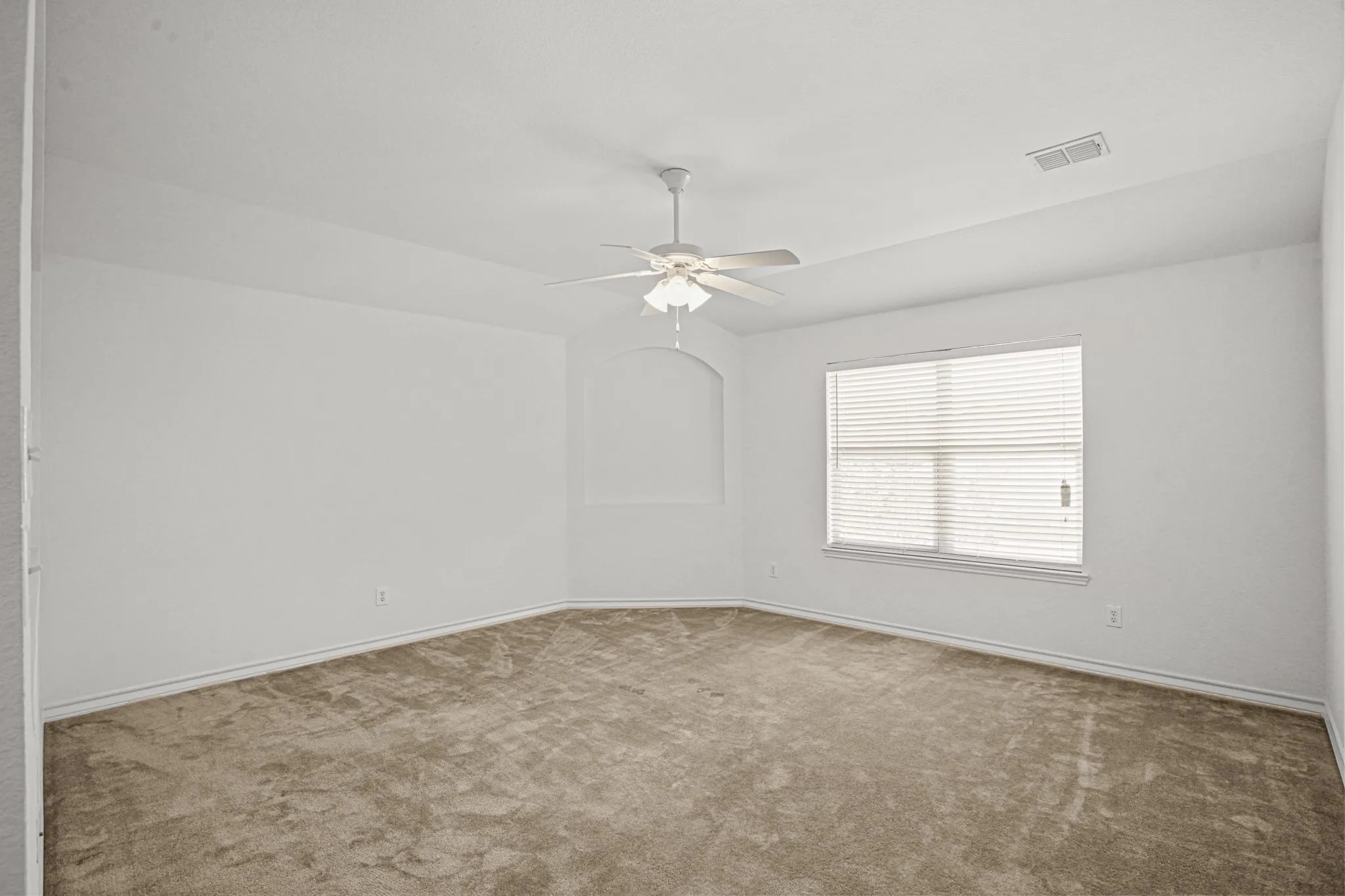 Single Family Residence For Sale in Tarrant County , 600 Beeman Drive, Arlington, Texas 76002, 4 Bedroom, 3 Bathroom, 2 Garage spaces, 2,751 Sqft, built in 2005, mls#21322601, Real Estate Agent in Arlington, Homes For Sale in Tarrant county, Homes For Sale in Arlington, Realtor in Arlington Texas, Real Estate Brokerage Independent Realty Texas, Luminita Cordes Realtor