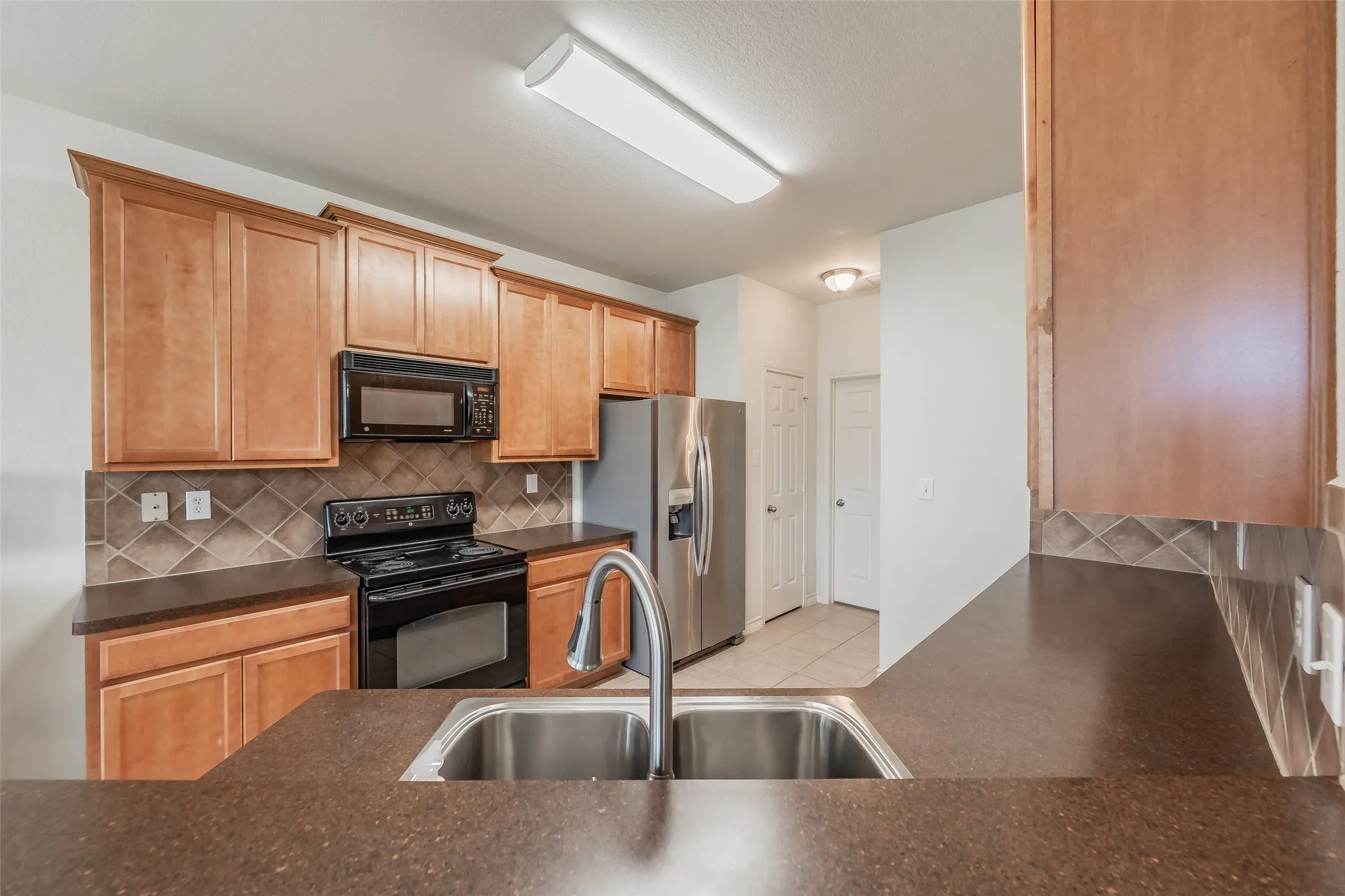 Single Family Residence For Sale in Tarrant County , 600 Beeman Drive, Arlington, Texas 76002, 4 Bedroom, 3 Bathroom, 2 Garage spaces, 2,751 Sqft, built in 2005, mls#21322601, Real Estate Agent in Arlington, Homes For Sale in Tarrant county, Homes For Sale in Arlington, Realtor in Arlington Texas, Real Estate Brokerage Independent Realty Texas, Luminita Cordes Realtor