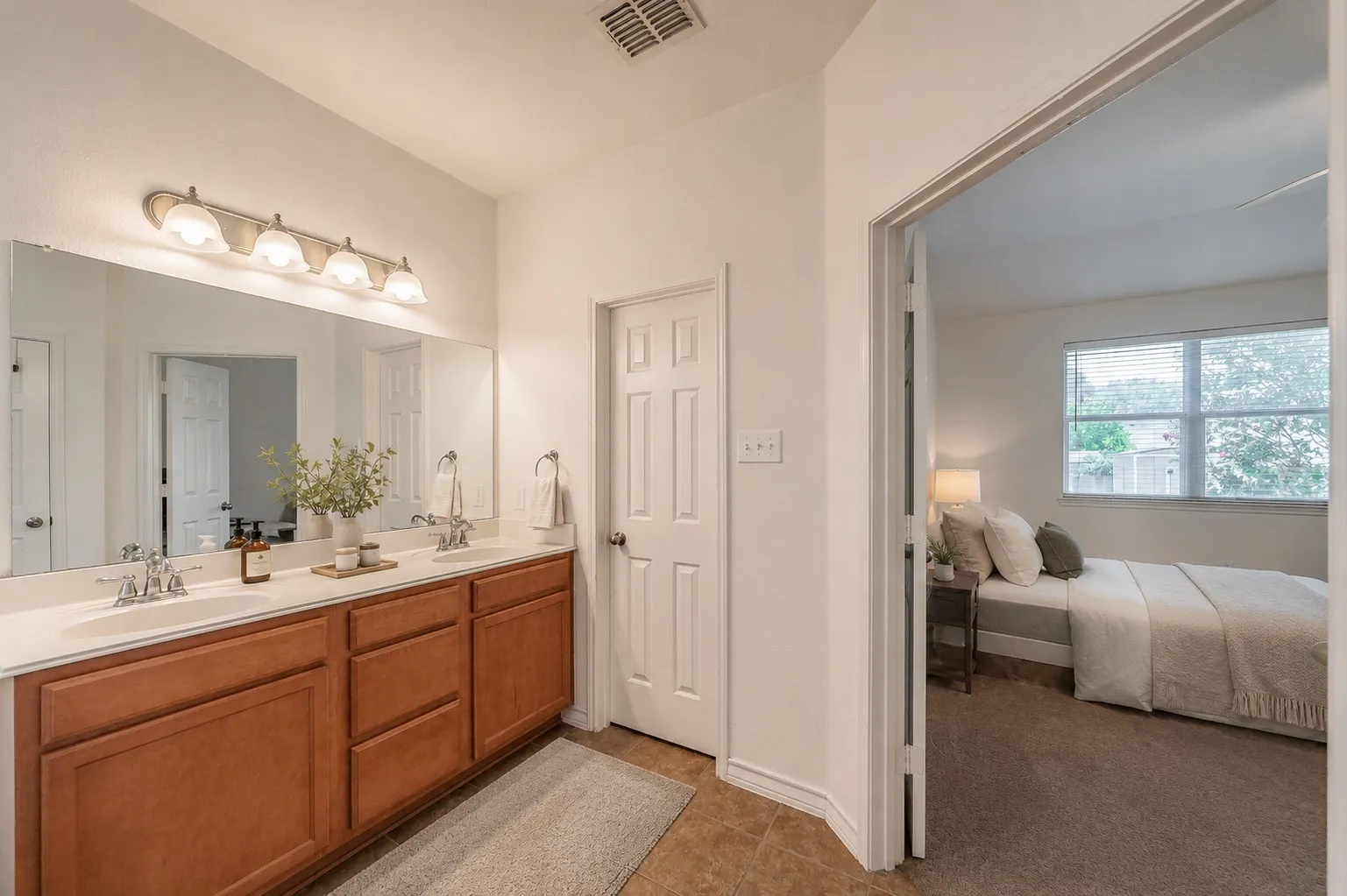 Single Family Residence For Sale in Tarrant County , 600 Beeman Drive, Arlington, Texas 76002, 4 Bedroom, 3 Bathroom, 2 Garage spaces, 2,751 Sqft, built in 2005, mls#21322601, Real Estate Agent in Arlington, Homes For Sale in Tarrant county, Homes For Sale in Arlington, Realtor in Arlington Texas, Real Estate Brokerage Independent Realty Texas, Luminita Cordes Realtor