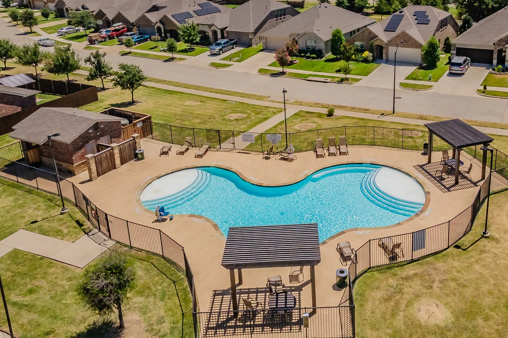 Single Family Residence For Sale in Tarrant County , 600 Beeman Drive, Arlington, Texas 76002, 4 Bedroom, 3 Bathroom, 2 Garage spaces, 2,751 Sqft, built in 2005, mls#21322601, Real Estate Agent in Arlington, Homes For Sale in Tarrant county, Homes For Sale in Arlington, Realtor in Arlington Texas, Real Estate Brokerage Independent Realty Texas, Luminita Cordes Realtor