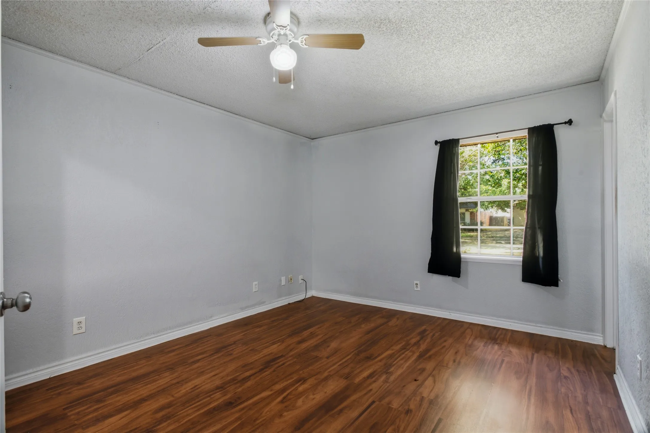 Single Family Residence For Rent in Denton County , 1518 Camelia Drive, Lewisville, Texas 75067, 4 Bedroom, 2 Bathroom, Garage spaces, 1,528 Sqft, built in 1973, mls#21326464, Real Estate Agent in Lewisville, Homes For Rent in Denton county, Homes For Rent in Lewisville, Realtor in Lewisville Texas, Real Estate Brokerage Independent Realty Texas, Luminita Cordes Realtor