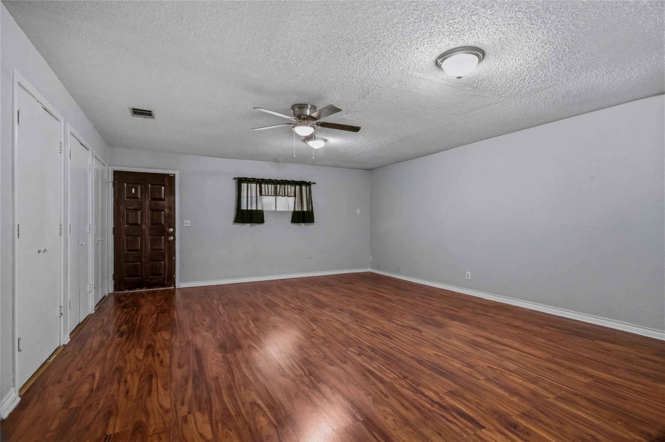 Single Family Residence For Rent in Denton County , 1518 Camelia Drive, Lewisville, Texas 75067, 4 Bedroom, 2 Bathroom, Garage spaces, 1,528 Sqft, built in 1973, mls#21326464, Real Estate Agent in Lewisville, Homes For Rent in Denton county, Homes For Rent in Lewisville, Realtor in Lewisville Texas, Real Estate Brokerage Independent Realty Texas, Luminita Cordes Realtor