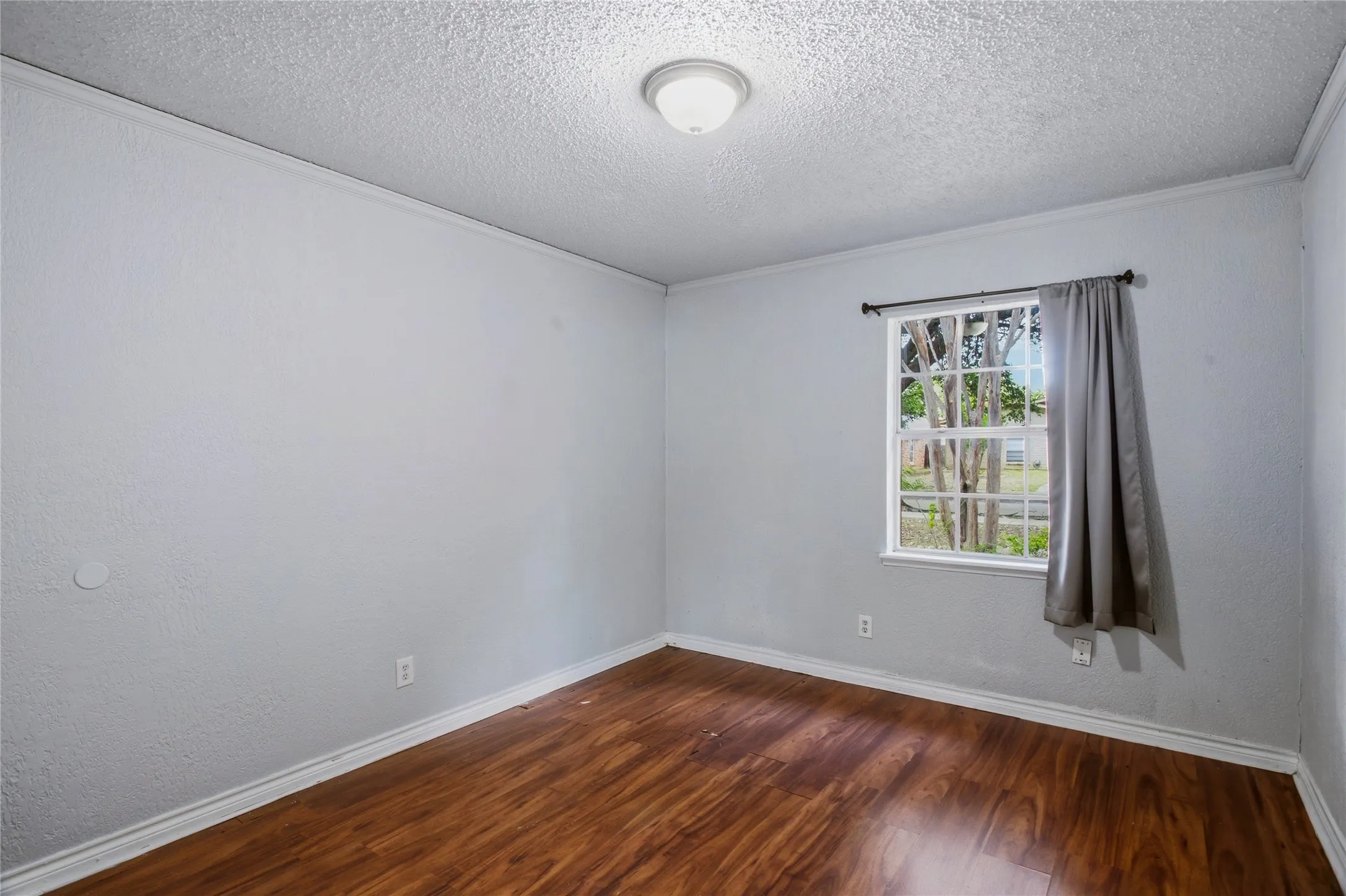 Single Family Residence For Rent in Denton County , 1518 Camelia Drive, Lewisville, Texas 75067, 4 Bedroom, 2 Bathroom, Garage spaces, 1,528 Sqft, built in 1973, mls#21326464, Real Estate Agent in Lewisville, Homes For Rent in Denton county, Homes For Rent in Lewisville, Realtor in Lewisville Texas, Real Estate Brokerage Independent Realty Texas, Luminita Cordes Realtor