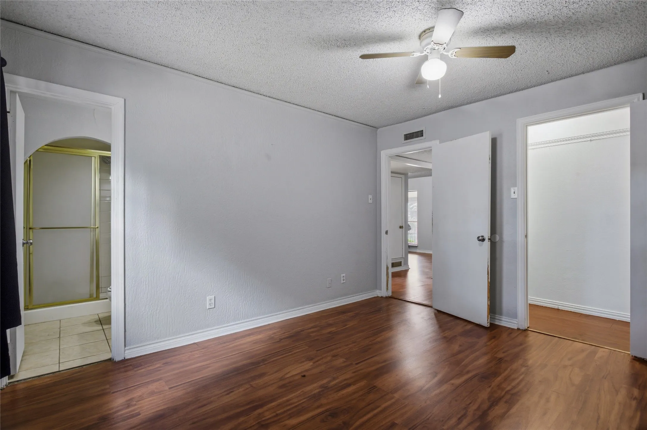 Single Family Residence For Rent in Denton County , 1518 Camelia Drive, Lewisville, Texas 75067, 4 Bedroom, 2 Bathroom, Garage spaces, 1,528 Sqft, built in 1973, mls#21326464, Real Estate Agent in Lewisville, Homes For Rent in Denton county, Homes For Rent in Lewisville, Realtor in Lewisville Texas, Real Estate Brokerage Independent Realty Texas, Luminita Cordes Realtor