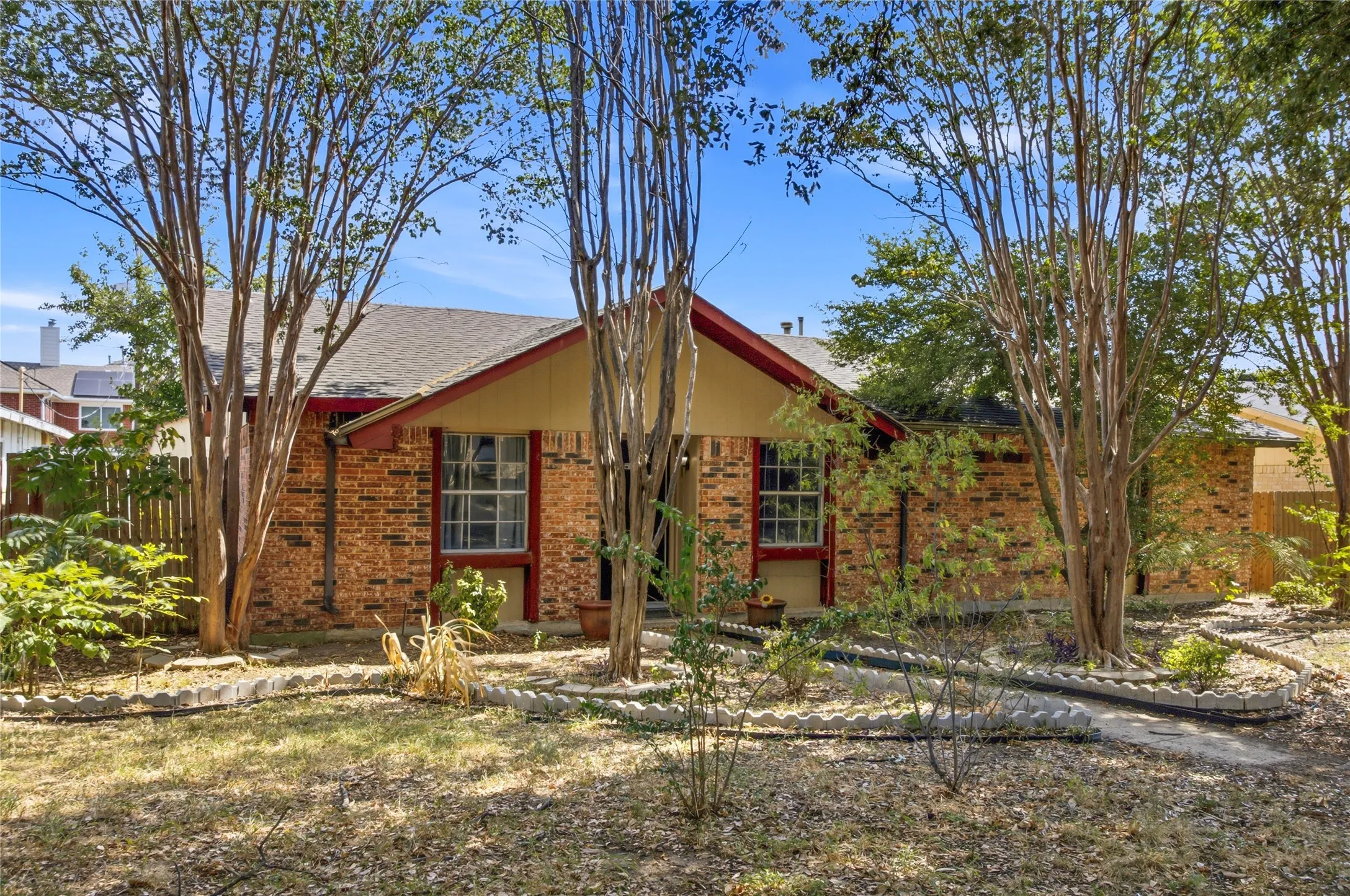 Single Family Residence For Rent in Denton County , 1518 Camelia Drive, Lewisville, Texas 75067, 4 Bedroom, 2 Bathroom, Garage spaces, 1,528 Sqft, built in 1973, mls#21326464, Real Estate Agent in Lewisville, Homes For Rent in Denton county, Homes For Rent in Lewisville, Realtor in Lewisville Texas, Real Estate Brokerage Independent Realty Texas, Luminita Cordes Realtor
