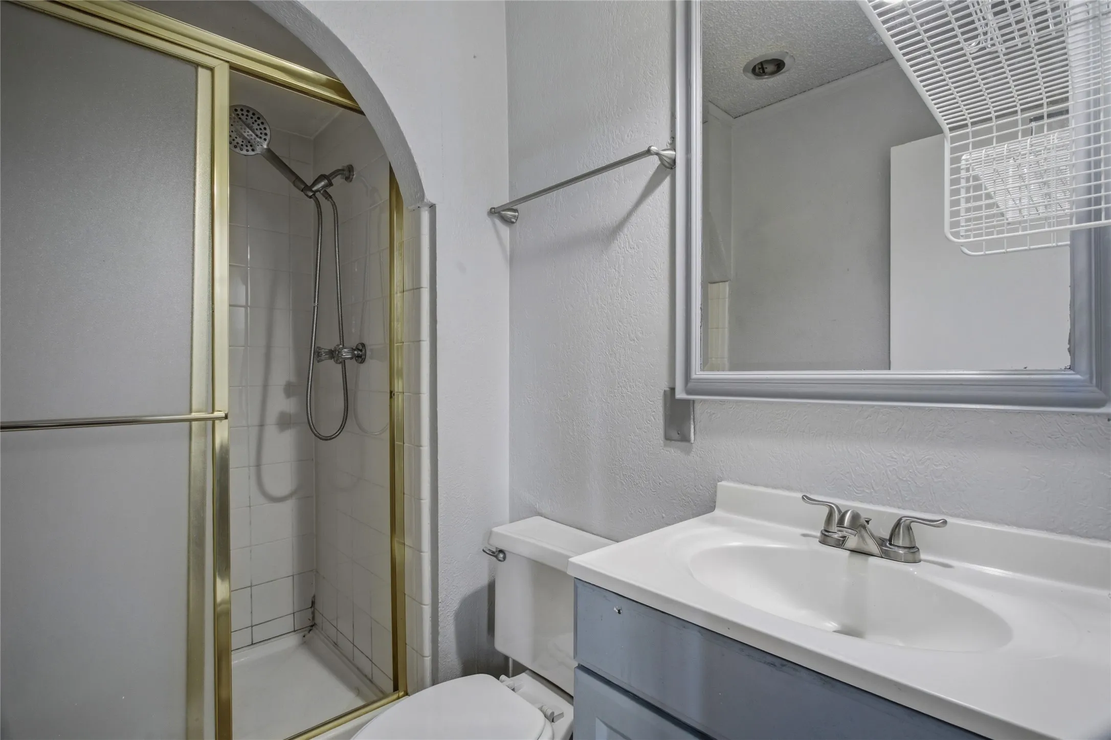 Single Family Residence For Rent in Denton County , 1518 Camelia Drive, Lewisville, Texas 75067, 4 Bedroom, 2 Bathroom, Garage spaces, 1,528 Sqft, built in 1973, mls#21326464, Real Estate Agent in Lewisville, Homes For Rent in Denton county, Homes For Rent in Lewisville, Realtor in Lewisville Texas, Real Estate Brokerage Independent Realty Texas, Luminita Cordes Realtor
