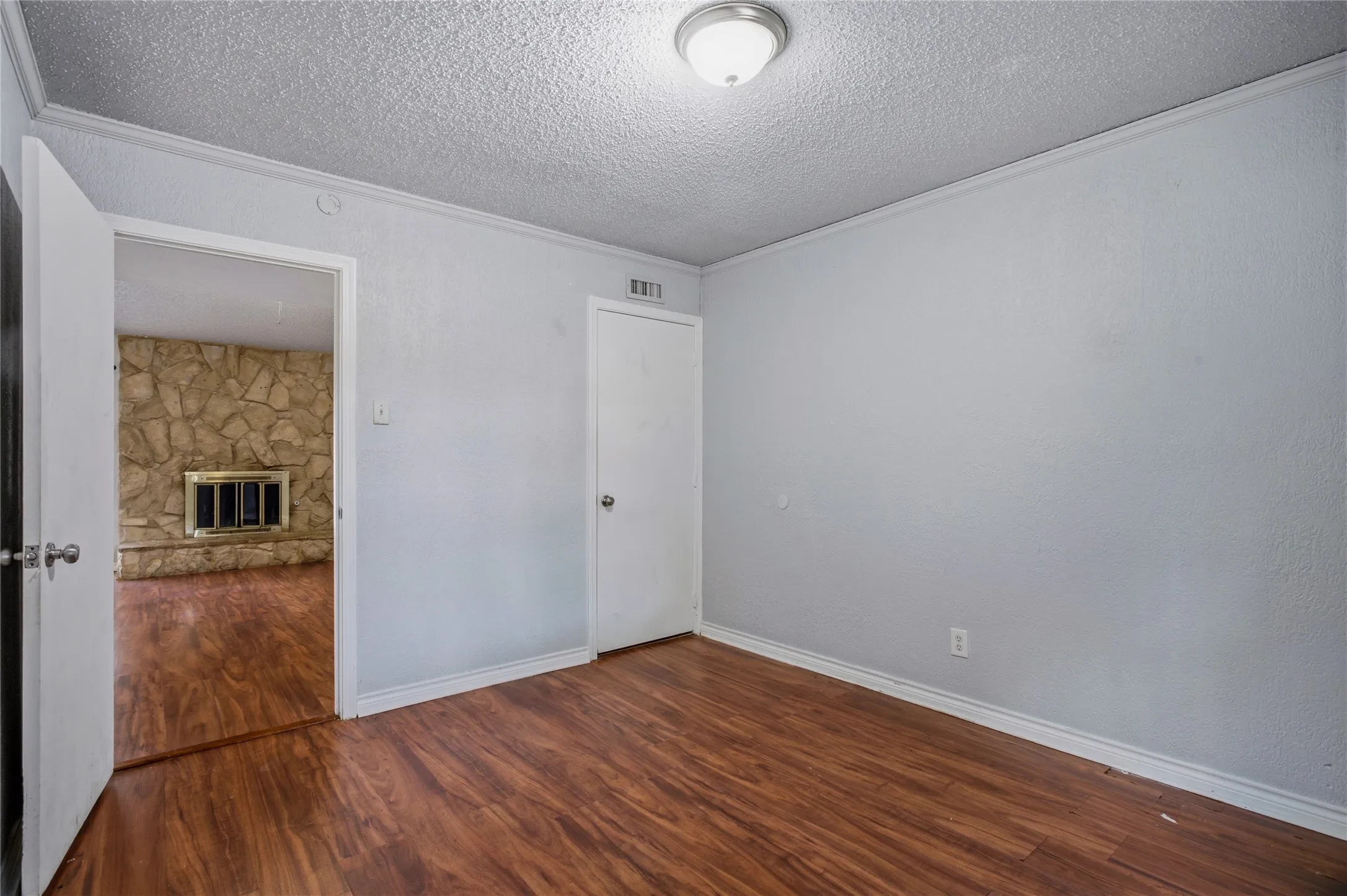 Single Family Residence For Rent in Denton County , 1518 Camelia Drive, Lewisville, Texas 75067, 4 Bedroom, 2 Bathroom, Garage spaces, 1,528 Sqft, built in 1973, mls#21326464, Real Estate Agent in Lewisville, Homes For Rent in Denton county, Homes For Rent in Lewisville, Realtor in Lewisville Texas, Real Estate Brokerage Independent Realty Texas, Luminita Cordes Realtor
