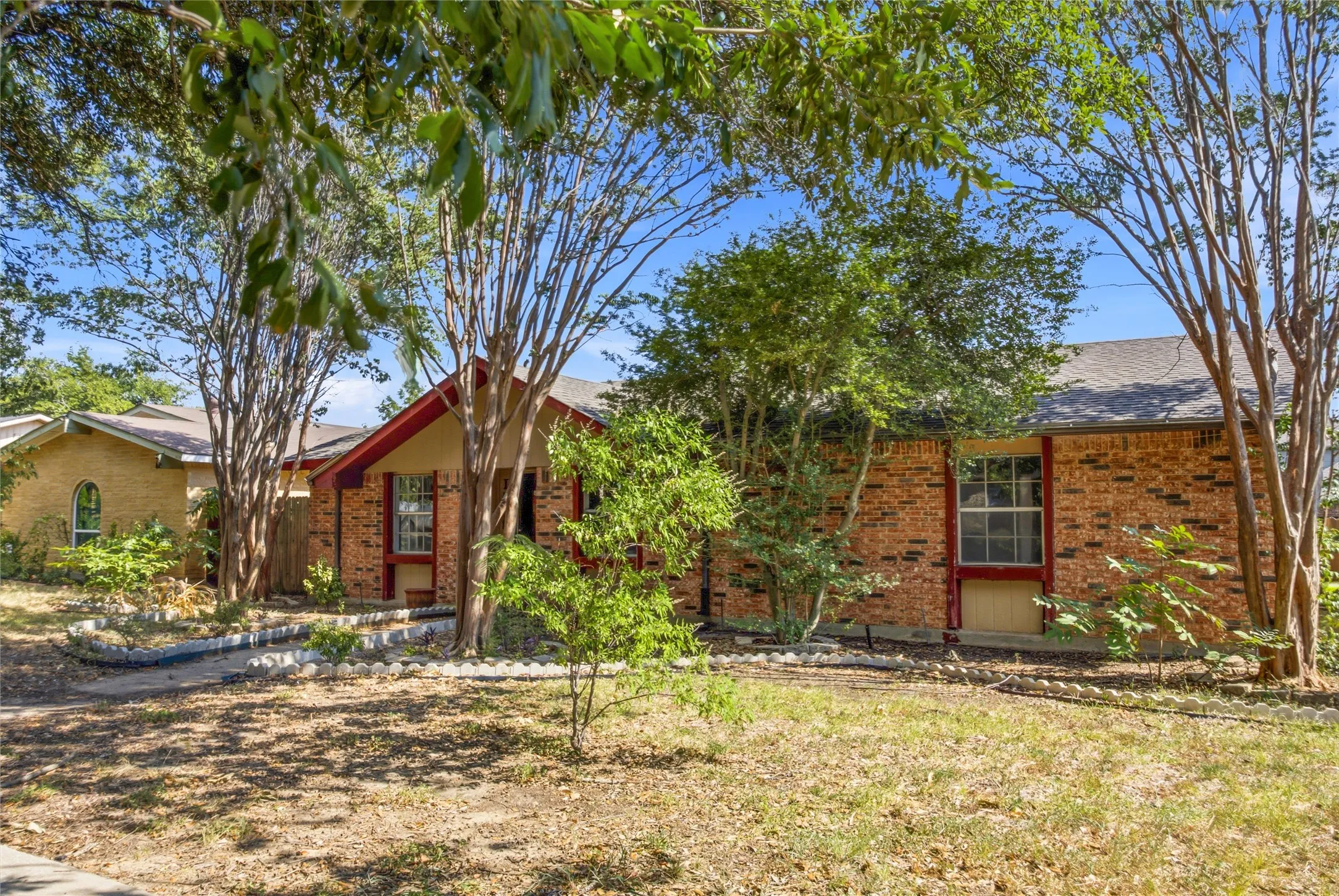 Single Family Residence For Rent in Denton County , 1518 Camelia Drive, Lewisville, Texas 75067, 4 Bedroom, 2 Bathroom, Garage spaces, 1,528 Sqft, built in 1973, mls#21326464, Real Estate Agent in Lewisville, Homes For Rent in Denton county, Homes For Rent in Lewisville, Realtor in Lewisville Texas, Real Estate Brokerage Independent Realty Texas, Luminita Cordes Realtor