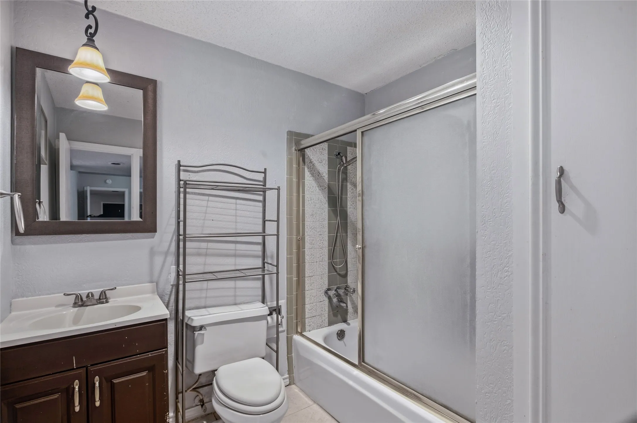 Single Family Residence For Rent in Denton County , 1518 Camelia Drive, Lewisville, Texas 75067, 4 Bedroom, 2 Bathroom, Garage spaces, 1,528 Sqft, built in 1973, mls#21326464, Real Estate Agent in Lewisville, Homes For Rent in Denton county, Homes For Rent in Lewisville, Realtor in Lewisville Texas, Real Estate Brokerage Independent Realty Texas, Luminita Cordes Realtor