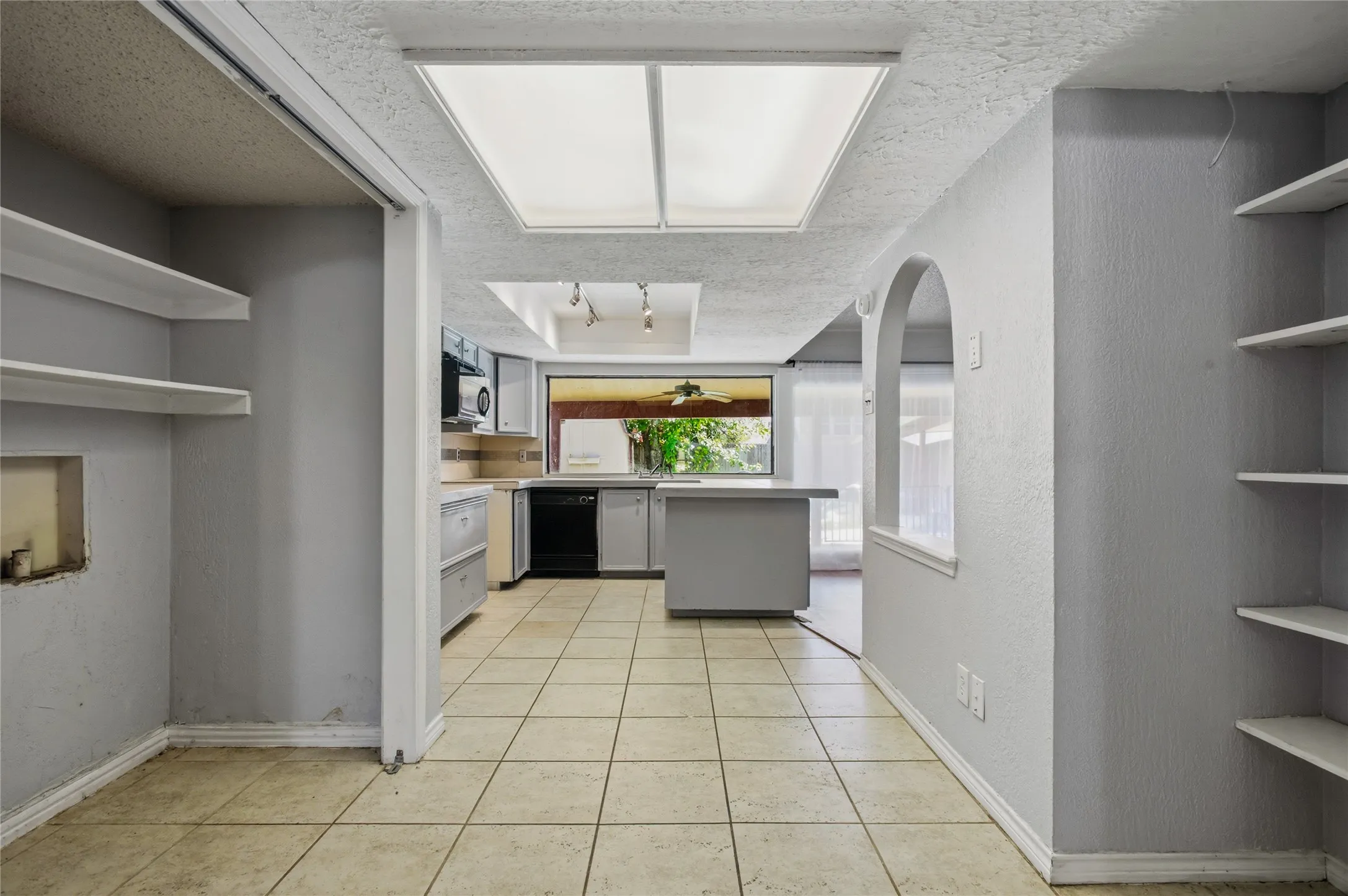 Single Family Residence For Rent in Denton County , 1518 Camelia Drive, Lewisville, Texas 75067, 4 Bedroom, 2 Bathroom, Garage spaces, 1,528 Sqft, built in 1973, mls#21326464, Real Estate Agent in Lewisville, Homes For Rent in Denton county, Homes For Rent in Lewisville, Realtor in Lewisville Texas, Real Estate Brokerage Independent Realty Texas, Luminita Cordes Realtor