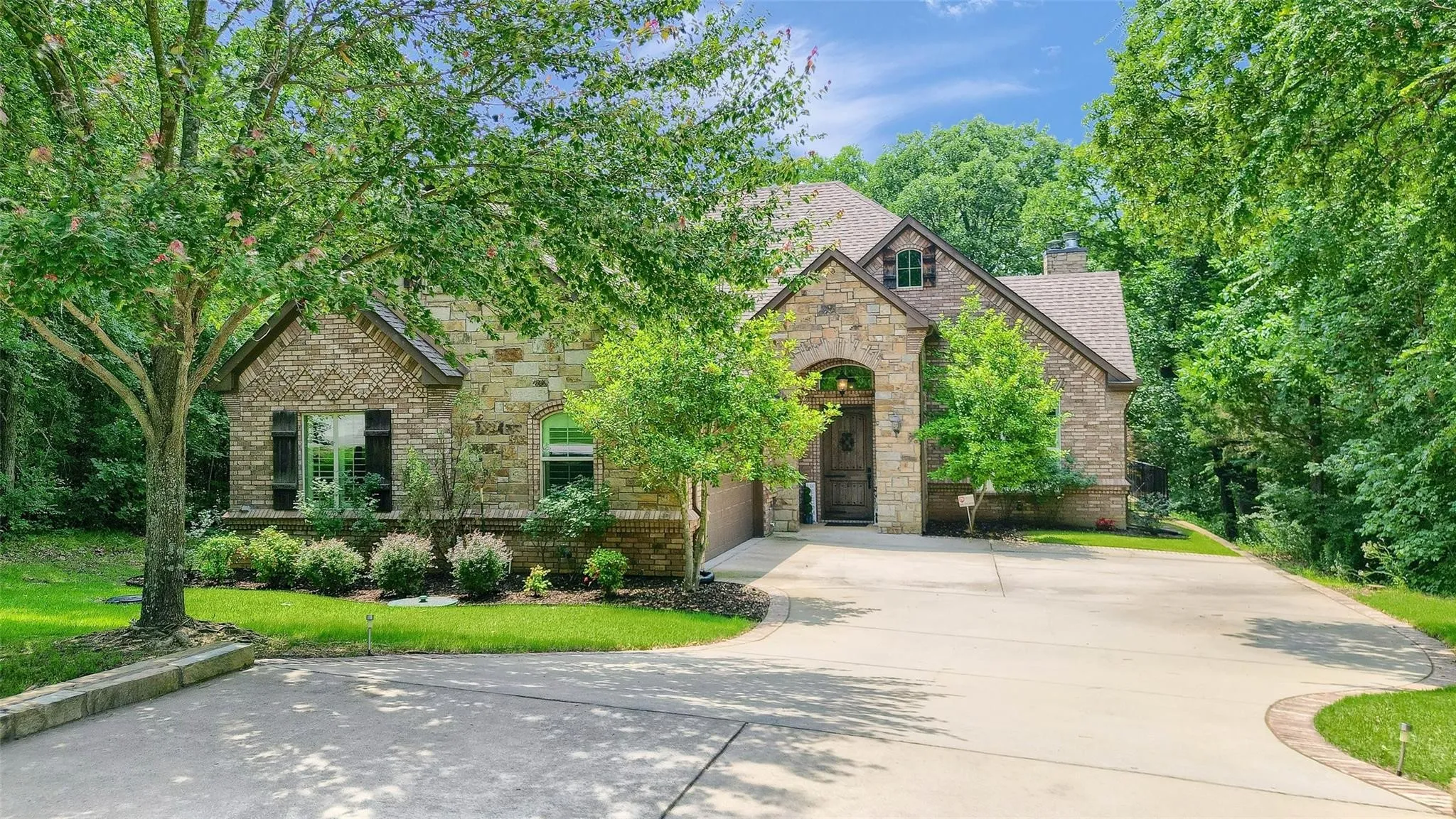 Single Family Residence For Sale in Grayson County , 360 Dublin Circle, Gordonville, Texas 76245, 3 Bedroom, 3 Bathroom, 2 Garage spaces, 2,321 Sqft, built in 2014, mls#21326205, Real Estate Agent in Gordonville, Homes For Sale in Grayson county, Homes For Sale in Gordonville, Realtor in Gordonville Texas, Real Estate Brokerage Independent Realty Texas, Luminita Cordes Realtor