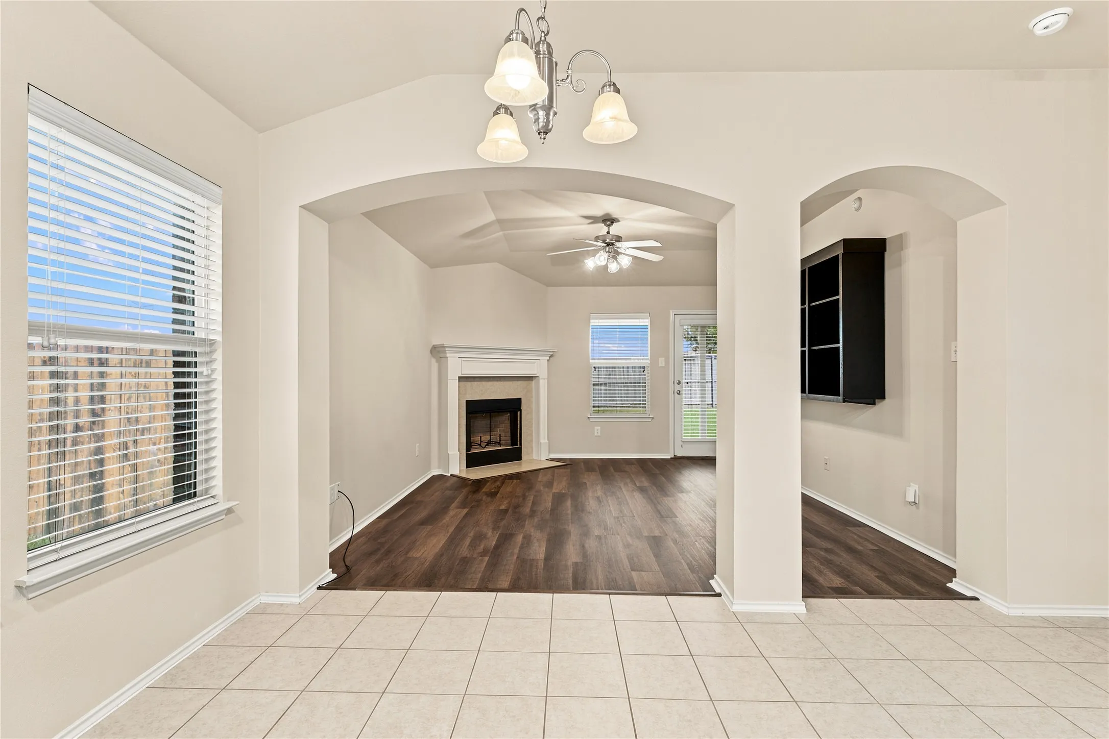 Single Family Residence For Sale in Mc Lennan County , 6541 Serena Lane, Waco, Texas 76712, 3 Bedroom, 2 Bathroom, 2 Garage spaces, 1,664 Sqft, built in 2009, mls#21325855, Real Estate Agent in Waco, Homes For Sale in Mc Lennan county, Homes For Sale in Waco, Realtor in Waco Texas, Real Estate Brokerage Independent Realty Texas, Luminita Cordes Realtor