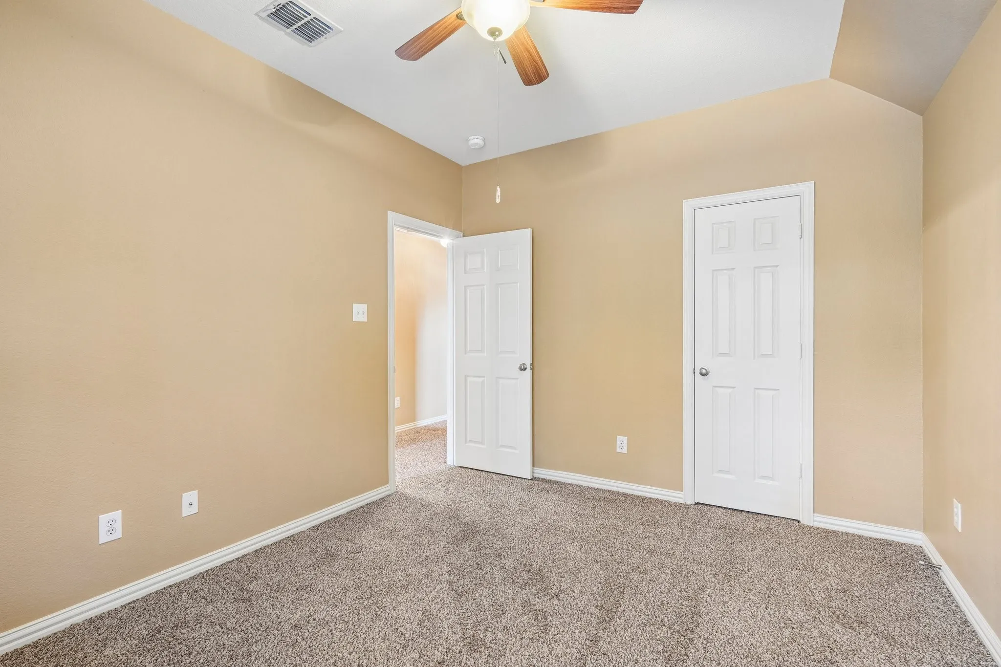 Single Family Residence For Sale in Rockwall County , 1150 Waterwood Circle, Rockwall, Texas 75087, 4 Bedroom, 4 Bathroom, 3 Garage spaces, 2,997 Sqft, built in 2005, mls#21324056, Real Estate Agent in Rockwall, Homes For Sale in Rockwall county, Homes For Sale in Rockwall, Realtor in Rockwall Texas, Real Estate Brokerage Independent Realty Texas, Luminita Cordes Realtor