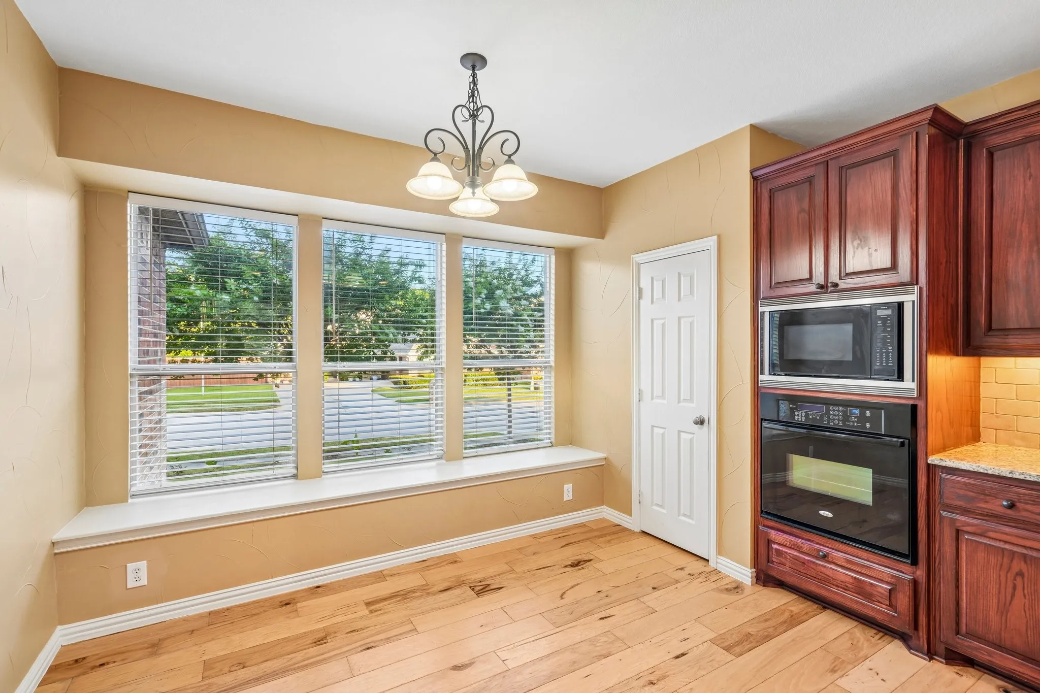 Single Family Residence For Sale in Rockwall County , 1150 Waterwood Circle, Rockwall, Texas 75087, 4 Bedroom, 4 Bathroom, 3 Garage spaces, 2,997 Sqft, built in 2005, mls#21324056, Real Estate Agent in Rockwall, Homes For Sale in Rockwall county, Homes For Sale in Rockwall, Realtor in Rockwall Texas, Real Estate Brokerage Independent Realty Texas, Luminita Cordes Realtor