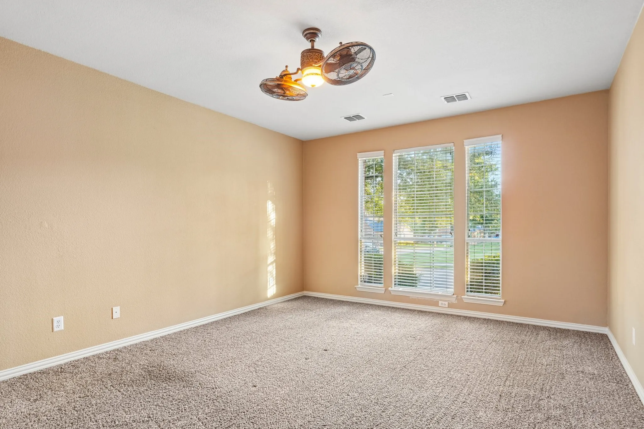 Single Family Residence For Sale in Rockwall County , 1150 Waterwood Circle, Rockwall, Texas 75087, 4 Bedroom, 4 Bathroom, 3 Garage spaces, 2,997 Sqft, built in 2005, mls#21324056, Real Estate Agent in Rockwall, Homes For Sale in Rockwall county, Homes For Sale in Rockwall, Realtor in Rockwall Texas, Real Estate Brokerage Independent Realty Texas, Luminita Cordes Realtor