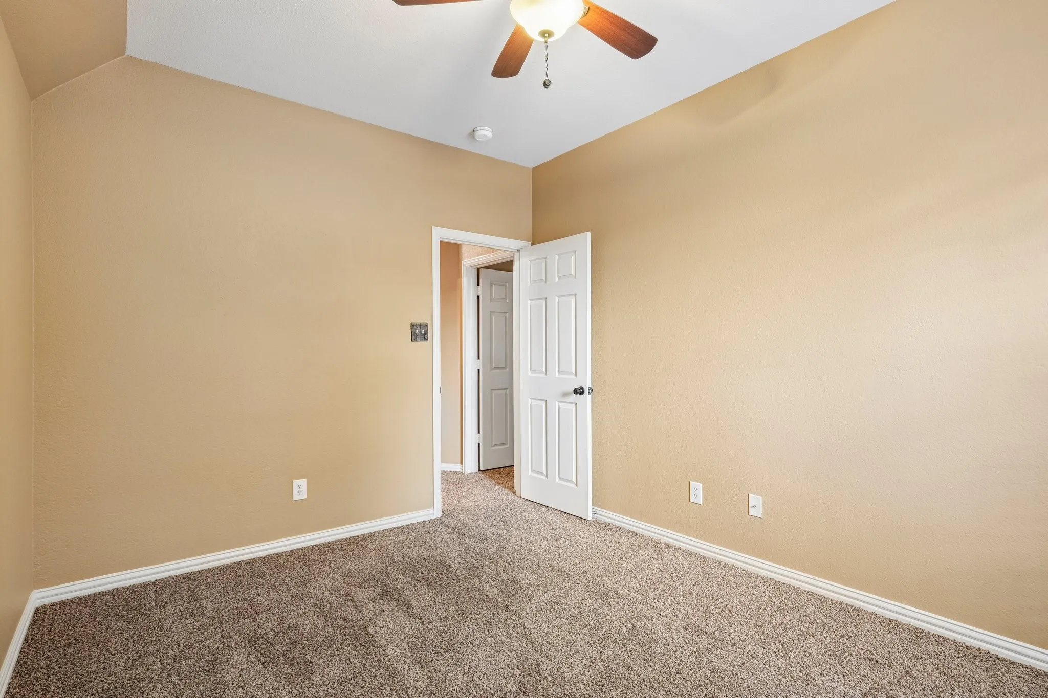 Single Family Residence For Sale in Rockwall County , 1150 Waterwood Circle, Rockwall, Texas 75087, 4 Bedroom, 4 Bathroom, 3 Garage spaces, 2,997 Sqft, built in 2005, mls#21324056, Real Estate Agent in Rockwall, Homes For Sale in Rockwall county, Homes For Sale in Rockwall, Realtor in Rockwall Texas, Real Estate Brokerage Independent Realty Texas, Luminita Cordes Realtor