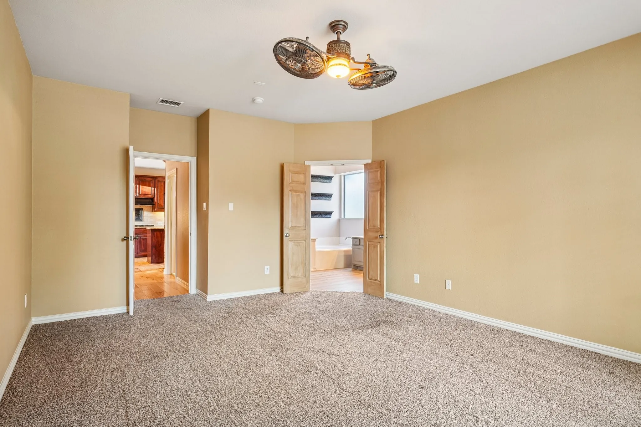 Single Family Residence For Sale in Rockwall County , 1150 Waterwood Circle, Rockwall, Texas 75087, 4 Bedroom, 4 Bathroom, 3 Garage spaces, 2,997 Sqft, built in 2005, mls#21324056, Real Estate Agent in Rockwall, Homes For Sale in Rockwall county, Homes For Sale in Rockwall, Realtor in Rockwall Texas, Real Estate Brokerage Independent Realty Texas, Luminita Cordes Realtor