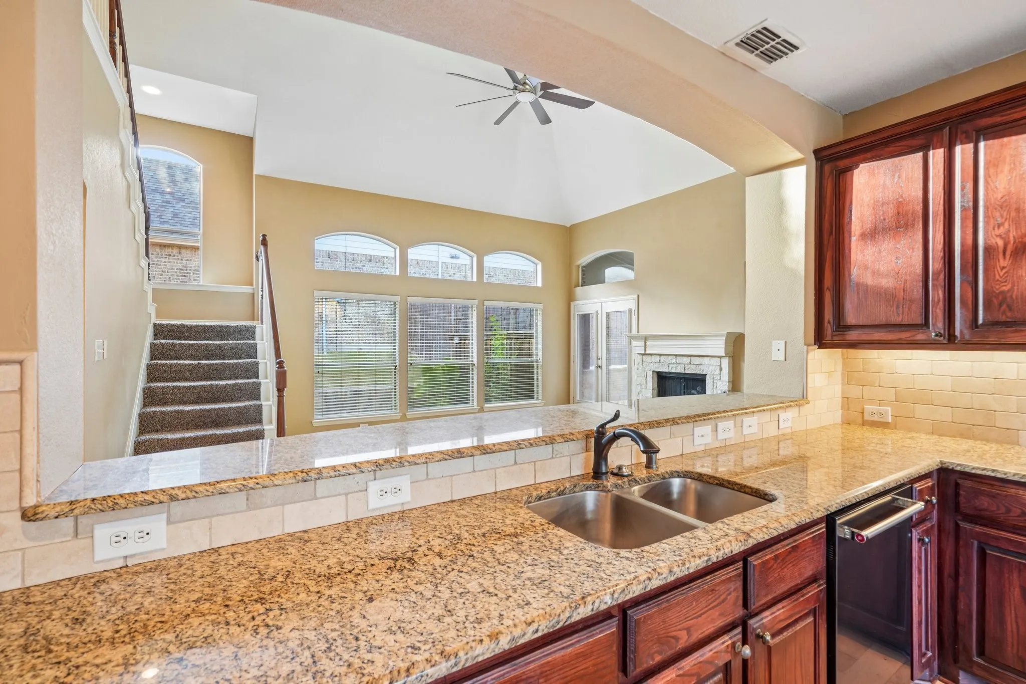 Single Family Residence For Sale in Rockwall County , 1150 Waterwood Circle, Rockwall, Texas 75087, 4 Bedroom, 4 Bathroom, 3 Garage spaces, 2,997 Sqft, built in 2005, mls#21324056, Real Estate Agent in Rockwall, Homes For Sale in Rockwall county, Homes For Sale in Rockwall, Realtor in Rockwall Texas, Real Estate Brokerage Independent Realty Texas, Luminita Cordes Realtor