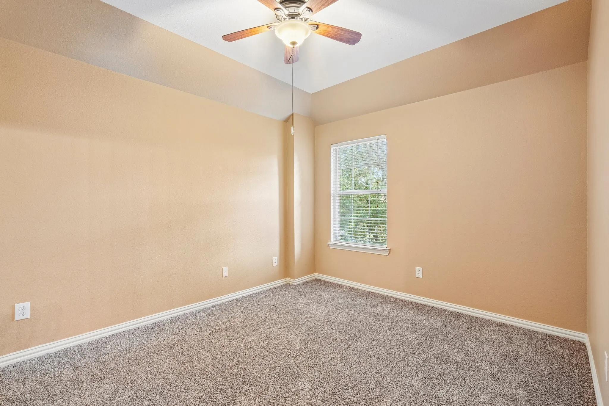 Single Family Residence For Sale in Rockwall County , 1150 Waterwood Circle, Rockwall, Texas 75087, 4 Bedroom, 4 Bathroom, 3 Garage spaces, 2,997 Sqft, built in 2005, mls#21324056, Real Estate Agent in Rockwall, Homes For Sale in Rockwall county, Homes For Sale in Rockwall, Realtor in Rockwall Texas, Real Estate Brokerage Independent Realty Texas, Luminita Cordes Realtor