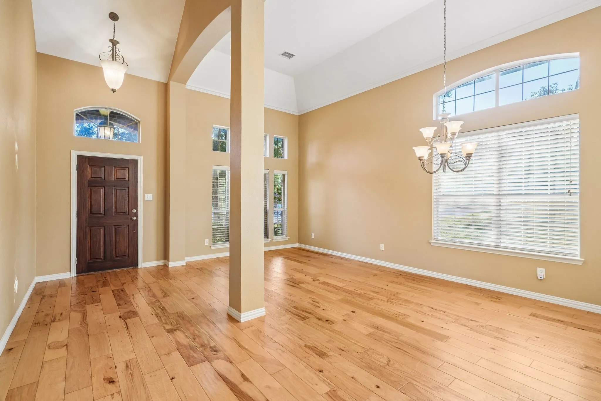Single Family Residence For Sale in Rockwall County , 1150 Waterwood Circle, Rockwall, Texas 75087, 4 Bedroom, 4 Bathroom, 3 Garage spaces, 2,997 Sqft, built in 2005, mls#21324056, Real Estate Agent in Rockwall, Homes For Sale in Rockwall county, Homes For Sale in Rockwall, Realtor in Rockwall Texas, Real Estate Brokerage Independent Realty Texas, Luminita Cordes Realtor