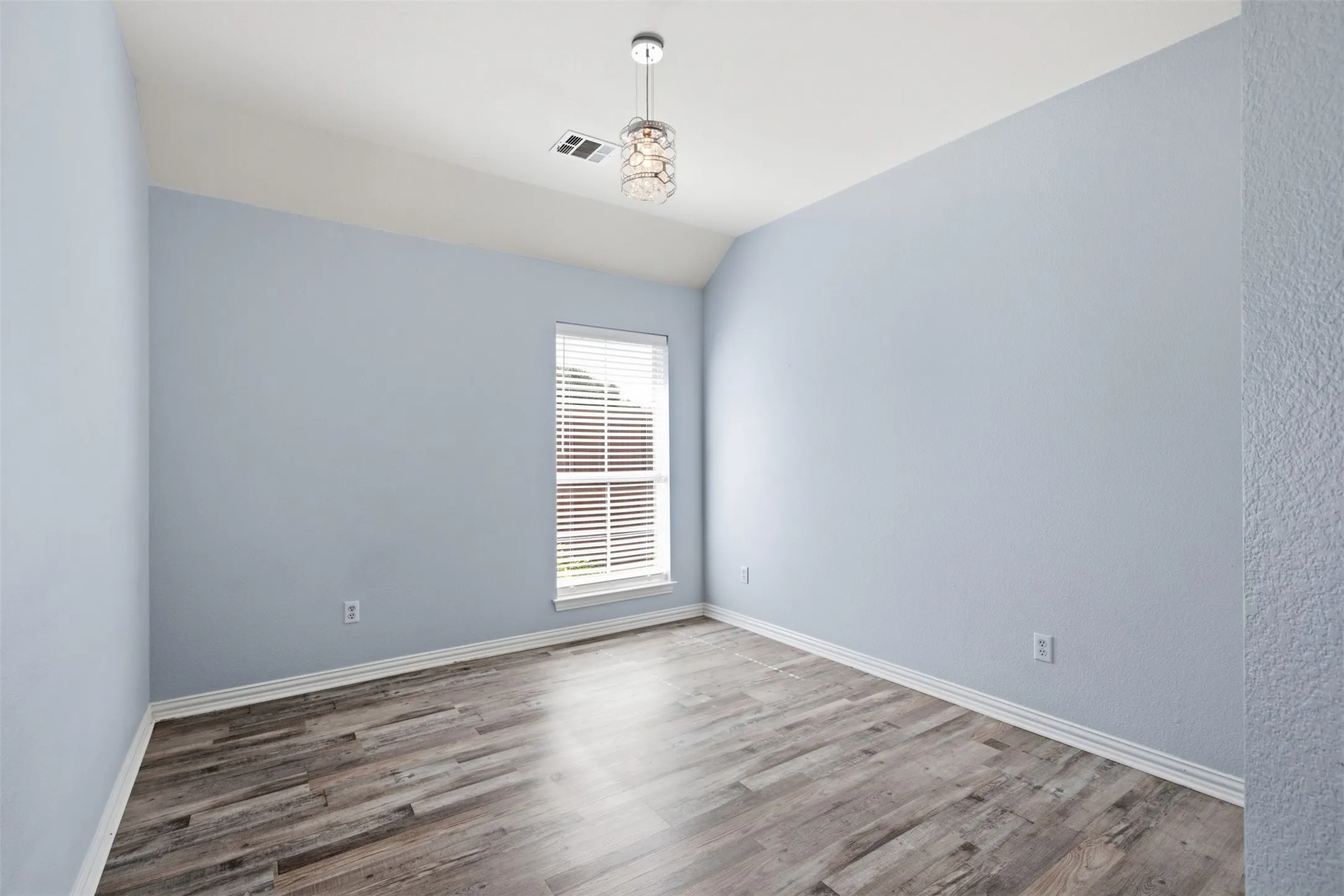 Single Family Residence For Sale in Collin County , 1305 Neches Drive, Allen, Texas 75013, 4 Bedroom, 4 Bathroom, 2 Garage spaces, 3,024 Sqft, built in 1999, mls#21326434, Real Estate Agent in Allen, Homes For Sale in Collin county, Homes For Sale in Allen, Realtor in Allen Texas, Real Estate Brokerage Independent Realty Texas, Luminita Cordes Realtor
