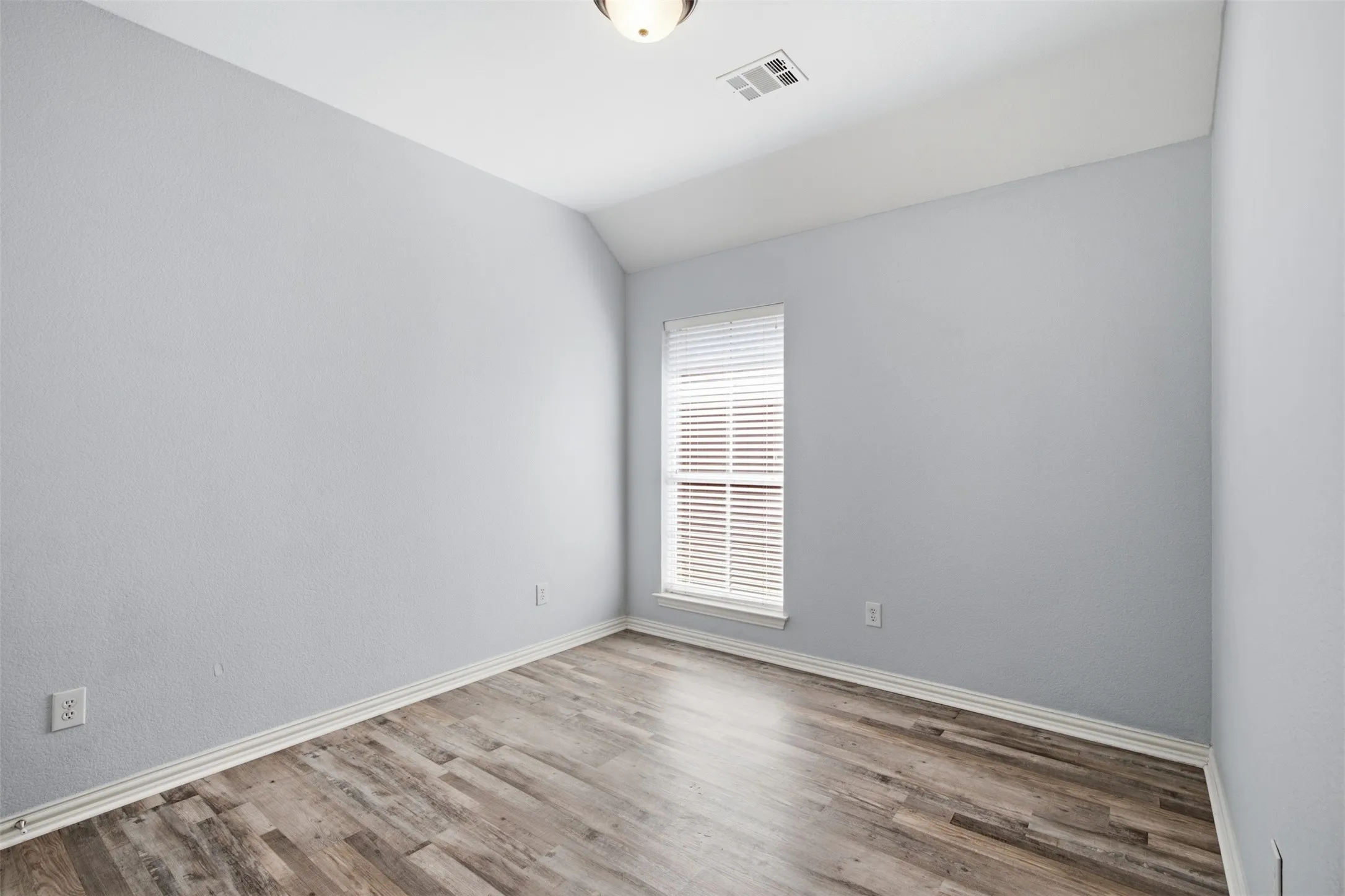 Single Family Residence For Sale in Collin County , 1305 Neches Drive, Allen, Texas 75013, 4 Bedroom, 4 Bathroom, 2 Garage spaces, 3,024 Sqft, built in 1999, mls#21326434, Real Estate Agent in Allen, Homes For Sale in Collin county, Homes For Sale in Allen, Realtor in Allen Texas, Real Estate Brokerage Independent Realty Texas, Luminita Cordes Realtor