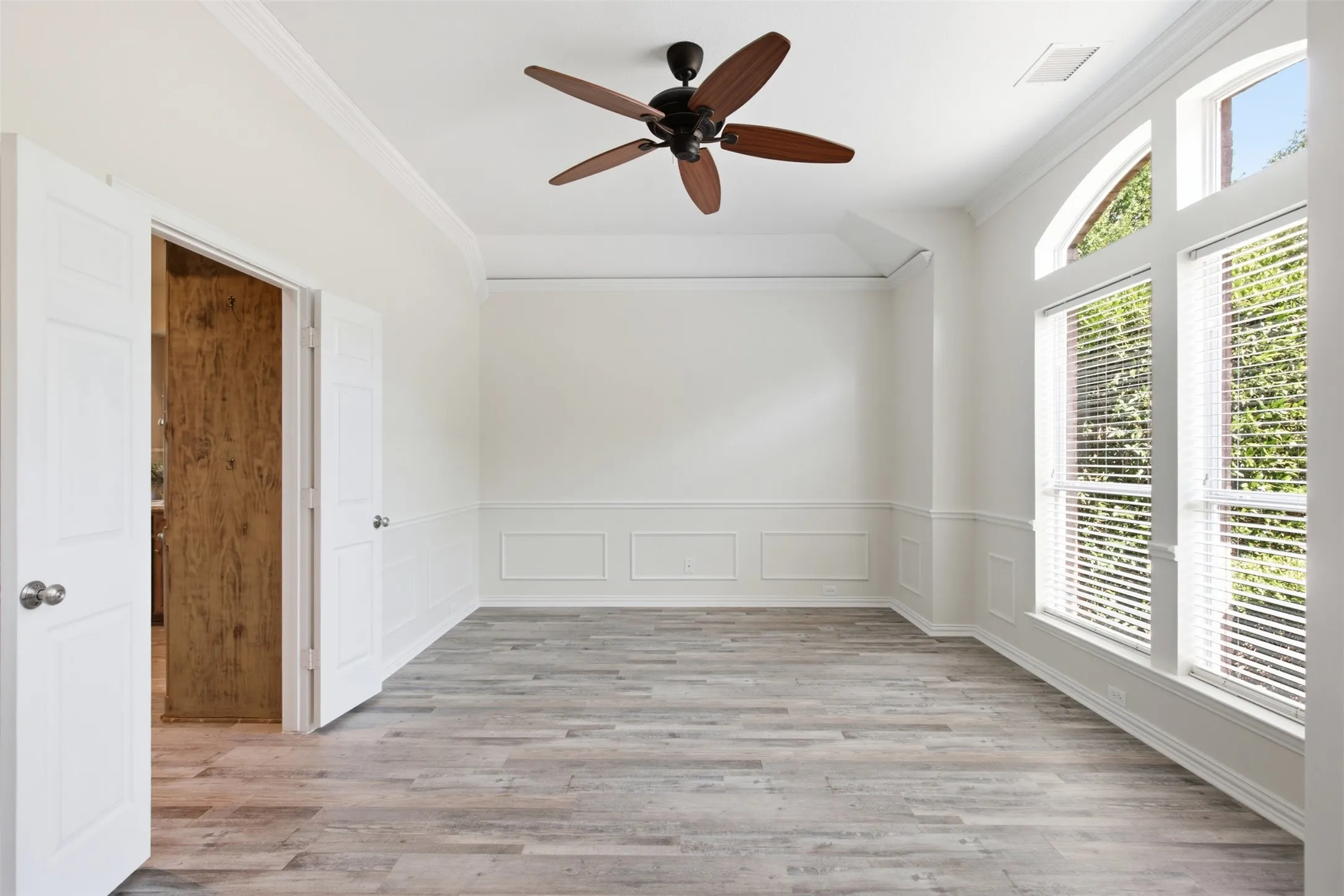 Single Family Residence For Sale in Collin County , 1305 Neches Drive, Allen, Texas 75013, 4 Bedroom, 4 Bathroom, 2 Garage spaces, 3,024 Sqft, built in 1999, mls#21326434, Real Estate Agent in Allen, Homes For Sale in Collin county, Homes For Sale in Allen, Realtor in Allen Texas, Real Estate Brokerage Independent Realty Texas, Luminita Cordes Realtor