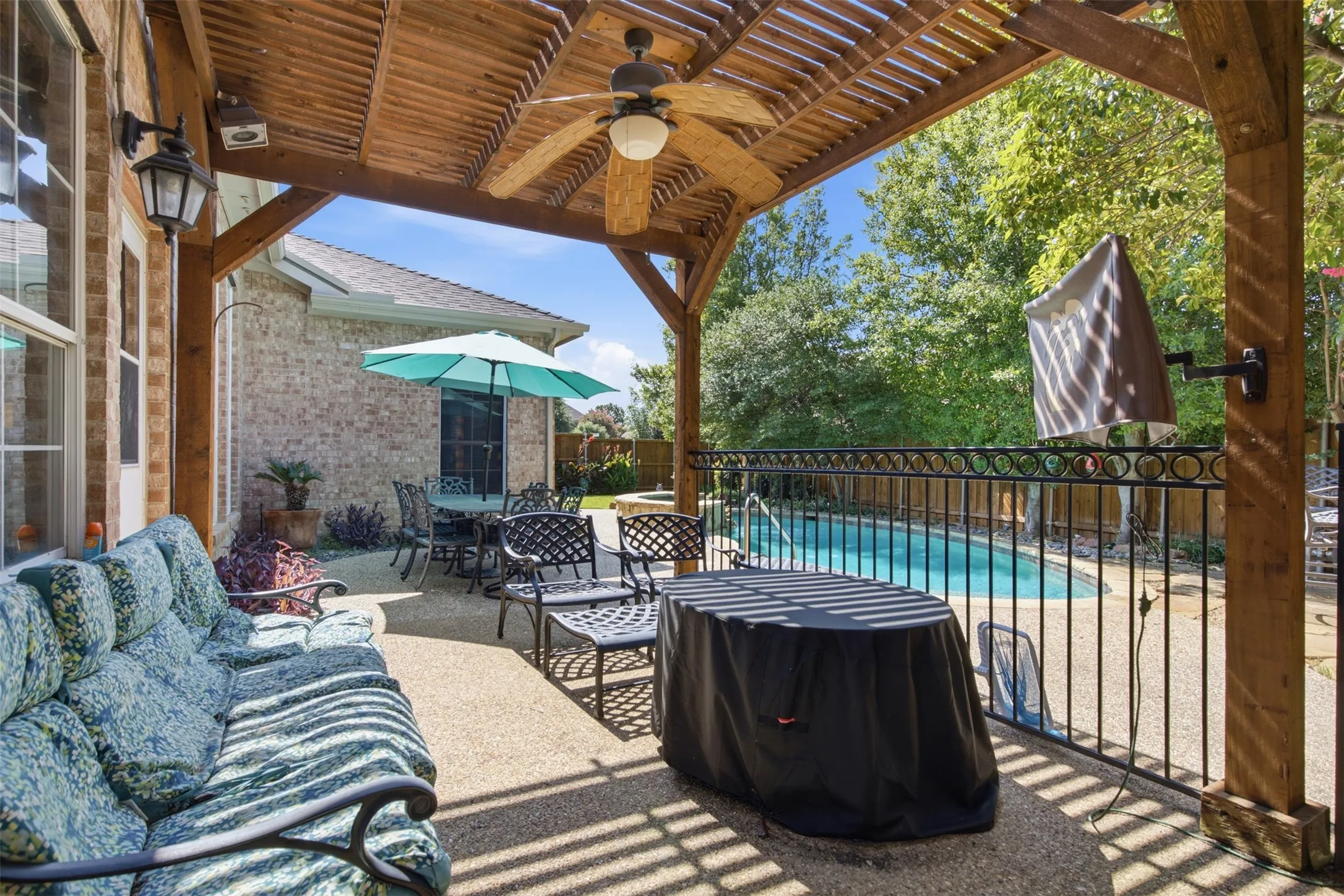 Single Family Residence For Sale in Collin County , 1305 Neches Drive, Allen, Texas 75013, 4 Bedroom, 4 Bathroom, 2 Garage spaces, 3,024 Sqft, built in 1999, mls#21326434, Real Estate Agent in Allen, Homes For Sale in Collin county, Homes For Sale in Allen, Realtor in Allen Texas, Real Estate Brokerage Independent Realty Texas, Luminita Cordes Realtor