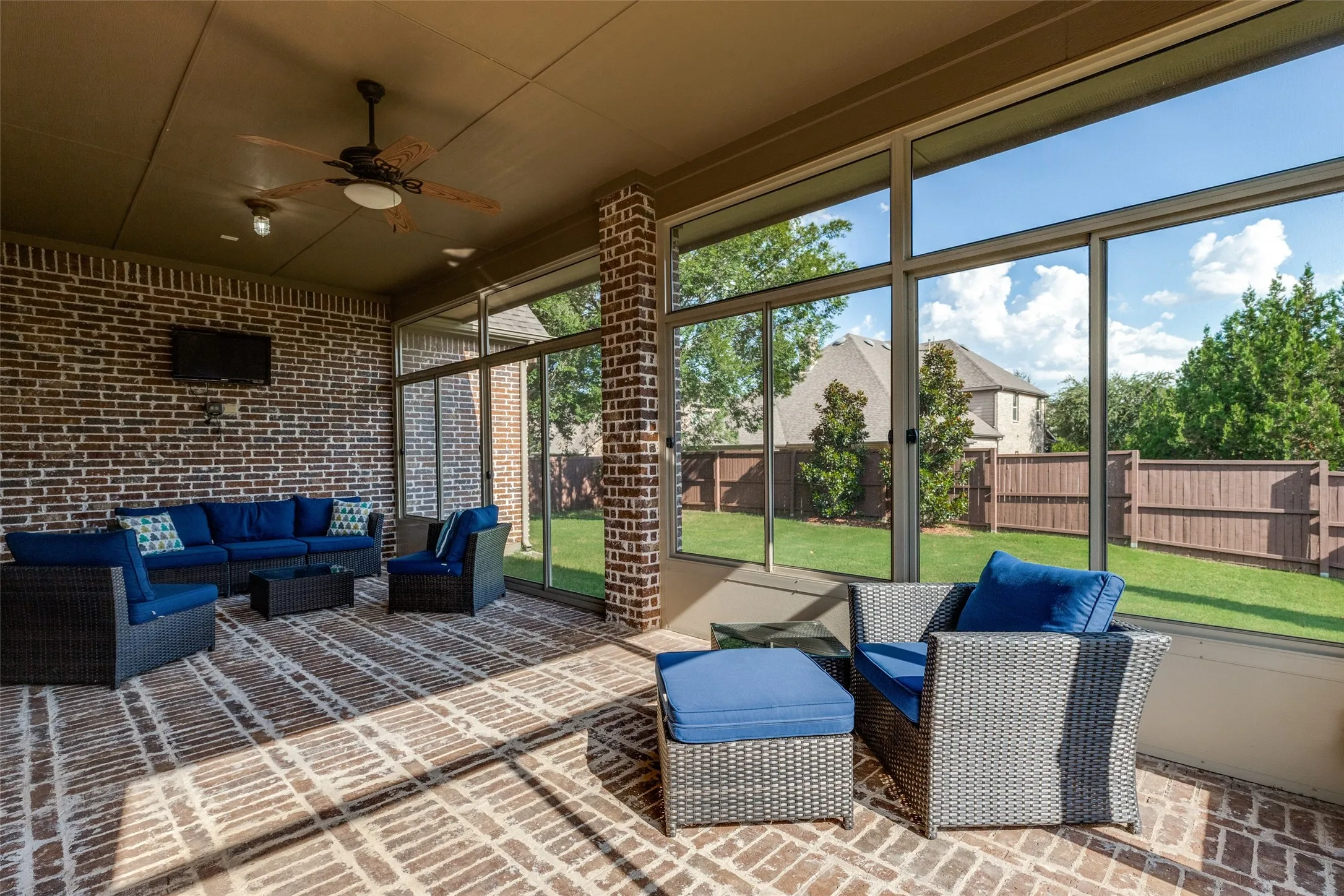 Screen Enclosed Porch! A perfect retreat