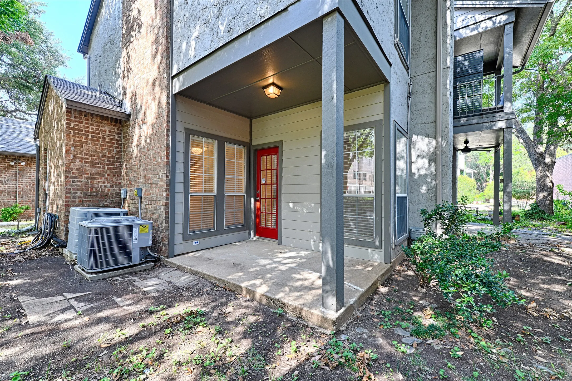 Condominium For Sale in Dallas County , 4067 Beltway Drive 122, Addison, Texas 75001, 2 Bedroom, 2 Bathroom, 1 Garage spaces, 952 Sqft, built in 1982, mls#21326442, Real Estate Agent in Addison, Homes For Sale in Dallas county, Homes For Sale in Addison, Realtor in Addison Texas, Real Estate Brokerage Independent Realty Texas, Luminita Cordes Realtor