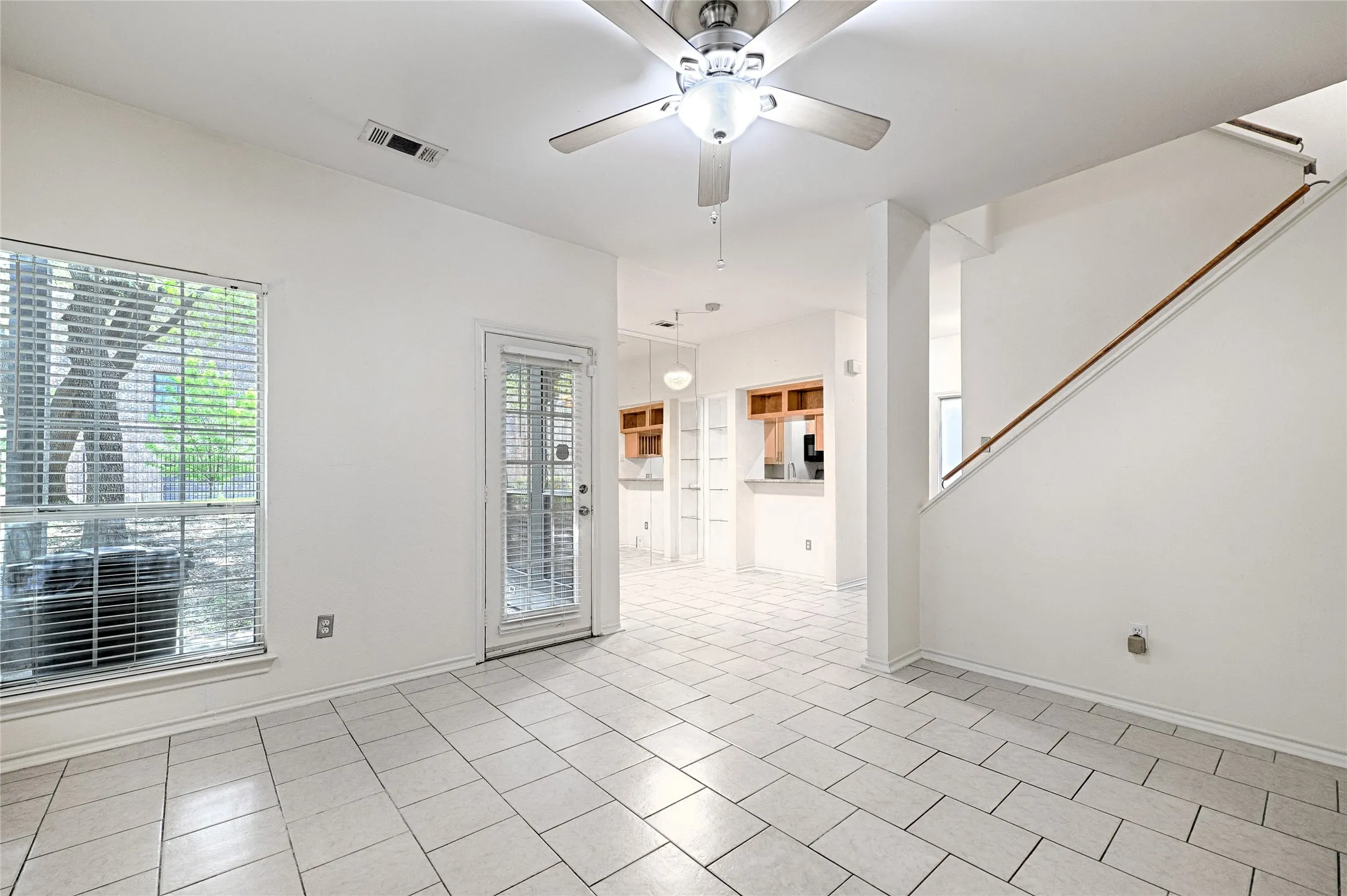Condominium For Sale in Dallas County , 4067 Beltway Drive 122, Addison, Texas 75001, 2 Bedroom, 2 Bathroom, 1 Garage spaces, 952 Sqft, built in 1982, mls#21326442, Real Estate Agent in Addison, Homes For Sale in Dallas county, Homes For Sale in Addison, Realtor in Addison Texas, Real Estate Brokerage Independent Realty Texas, Luminita Cordes Realtor