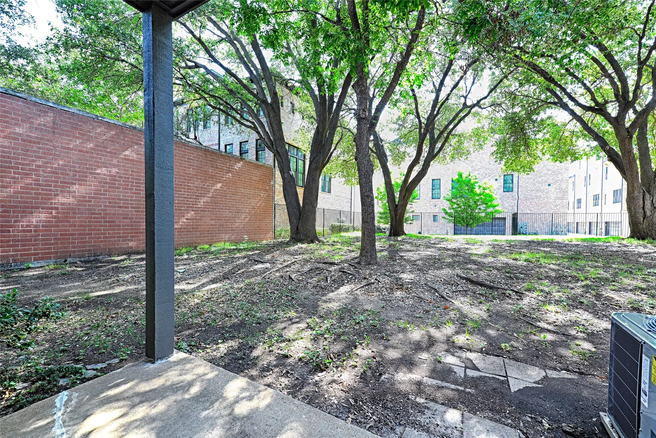 Condominium For Sale in Dallas County , 4067 Beltway Drive 122, Addison, Texas 75001, 2 Bedroom, 2 Bathroom, 1 Garage spaces, 952 Sqft, built in 1982, mls#21326442, Real Estate Agent in Addison, Homes For Sale in Dallas county, Homes For Sale in Addison, Realtor in Addison Texas, Real Estate Brokerage Independent Realty Texas, Luminita Cordes Realtor