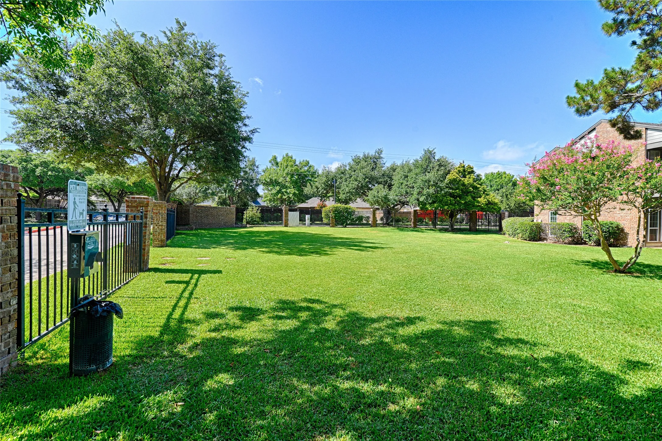 Condominium For Sale in Dallas County , 4067 Beltway Drive 122, Addison, Texas 75001, 2 Bedroom, 2 Bathroom, 1 Garage spaces, 952 Sqft, built in 1982, mls#21326442, Real Estate Agent in Addison, Homes For Sale in Dallas county, Homes For Sale in Addison, Realtor in Addison Texas, Real Estate Brokerage Independent Realty Texas, Luminita Cordes Realtor