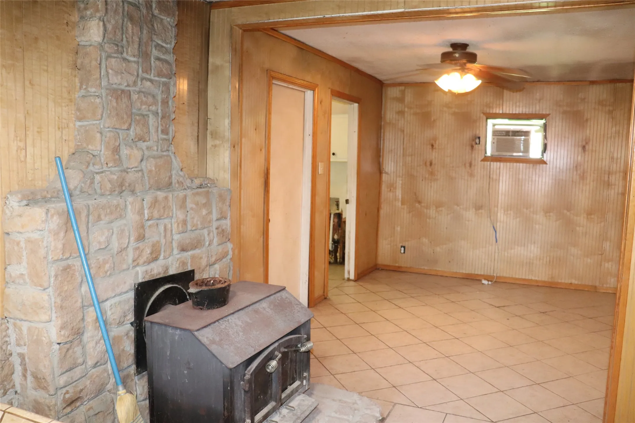 Single Family Residence For Sale in Hunt County , 2509 Ridgecrest, Caddo Mills, Texas 75135, 2 Bedroom, 2 Bathroom, 1 Garage spaces, 1,140 Sqft, built in 1975, mls#21325265, Real Estate Agent in Caddo Mills, Homes For Sale in Hunt county, Homes For Sale in Caddo Mills, Realtor in Caddo Mills Texas, Real Estate Brokerage Independent Realty Texas, Luminita Cordes Realtor